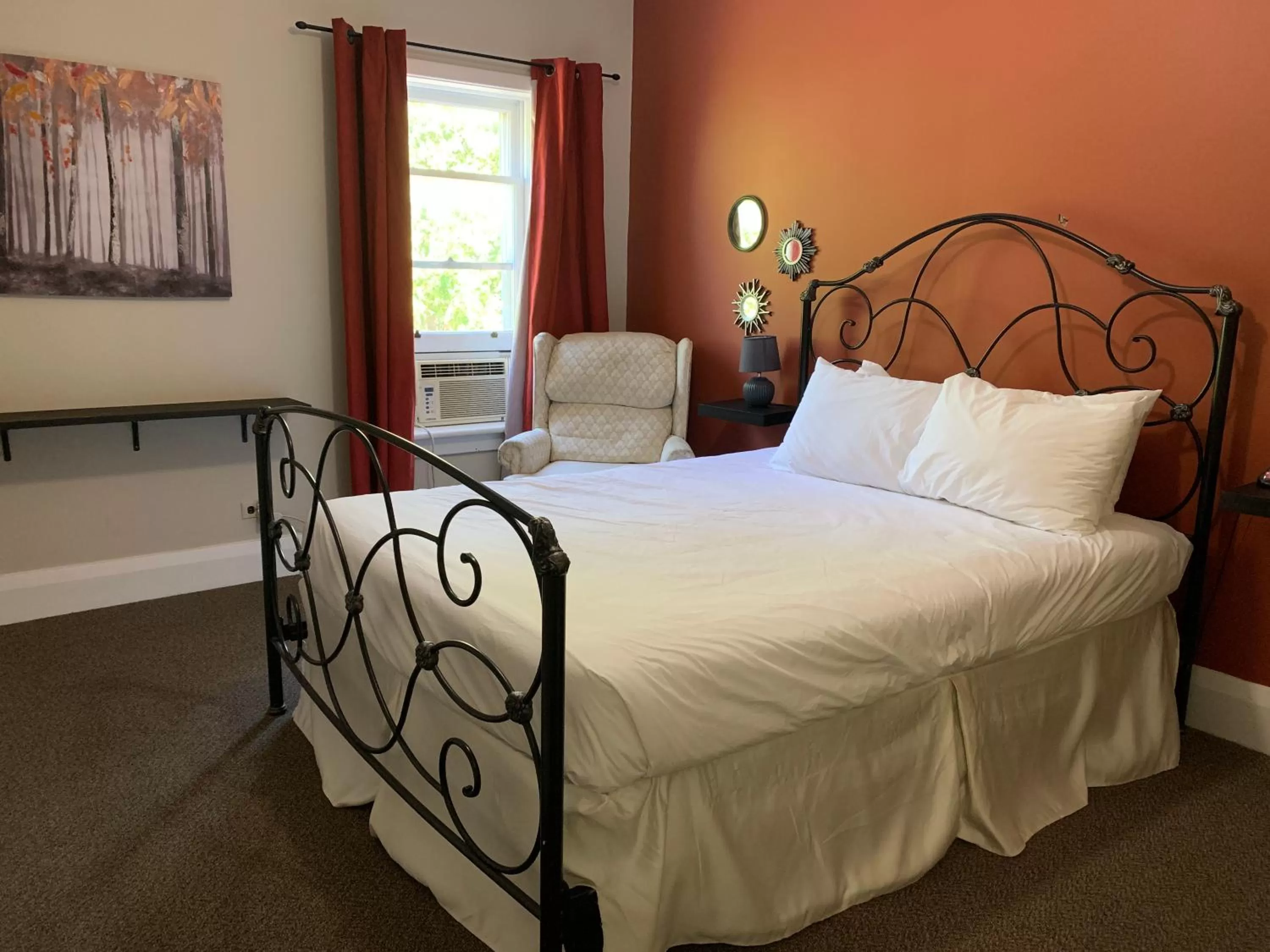 Bed in Inn at the Falls