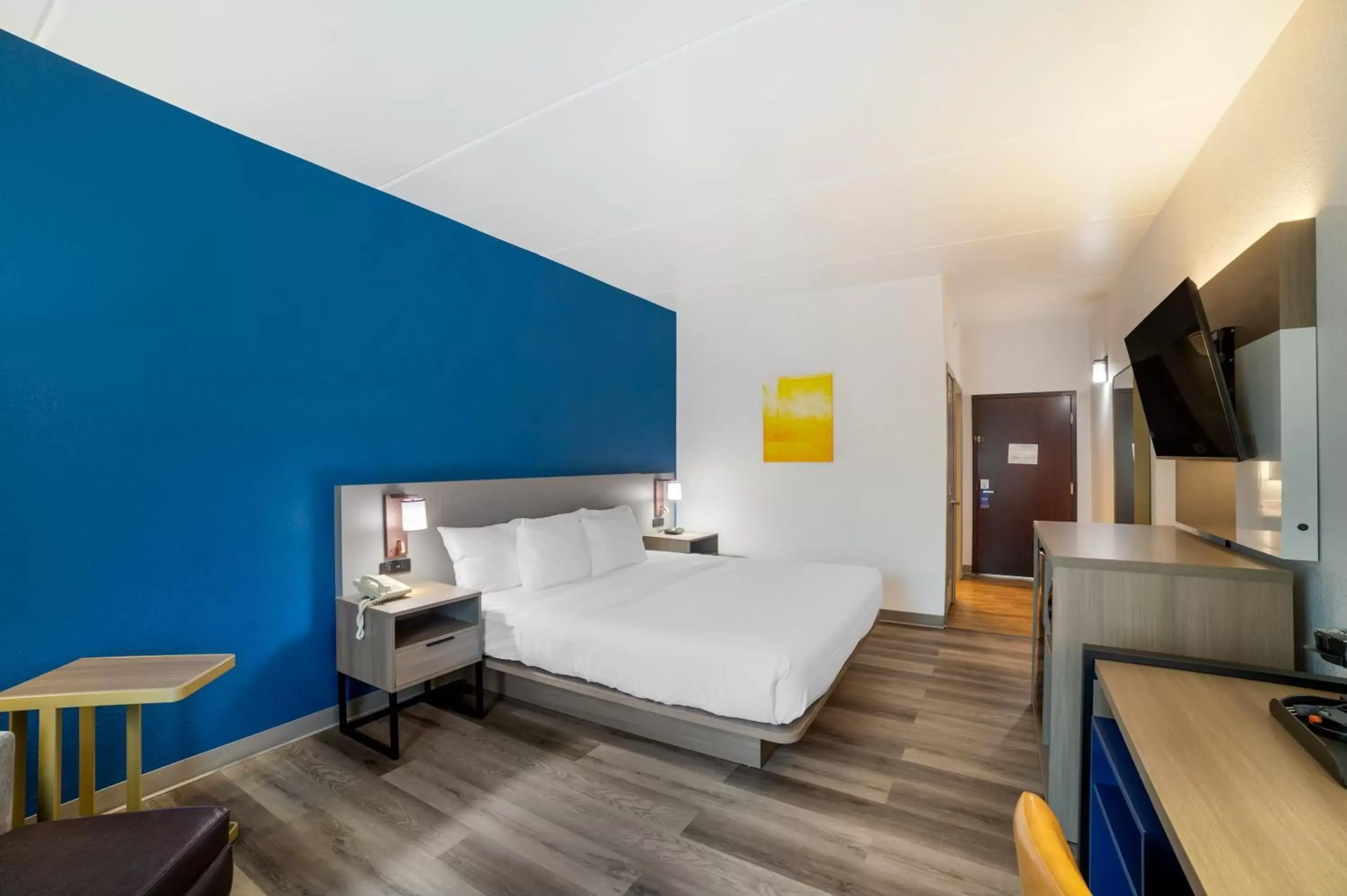 King Room with tub - Accessible/Non-Smoking in Comfort Inn Asheville Airport King Room with tub - Accessible/Non-Smoking in Comfort Inn Asheville Airport