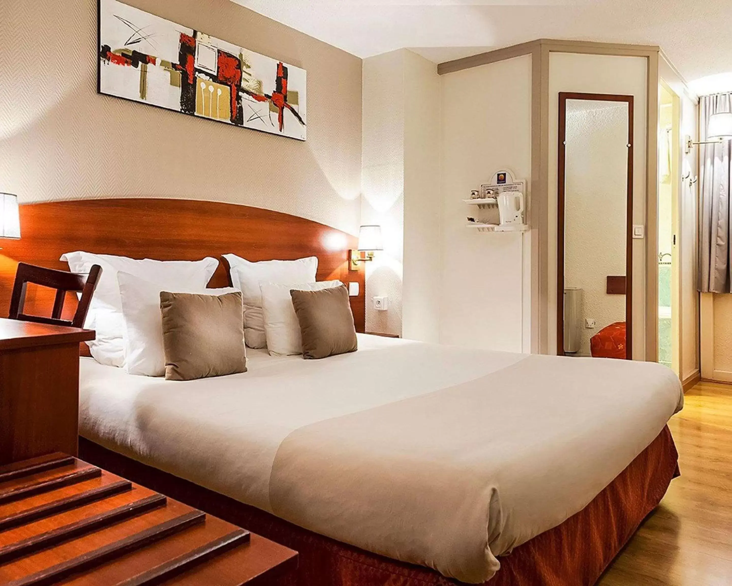 Queen Room with Air Conditioning - Non Smoking in Hôtel des Arcades de Cachan - Grand Paris Sud Queen Room with Air Conditioning - Non Smoking in Hôtel des Arcades de Cachan - Grand Paris Sud