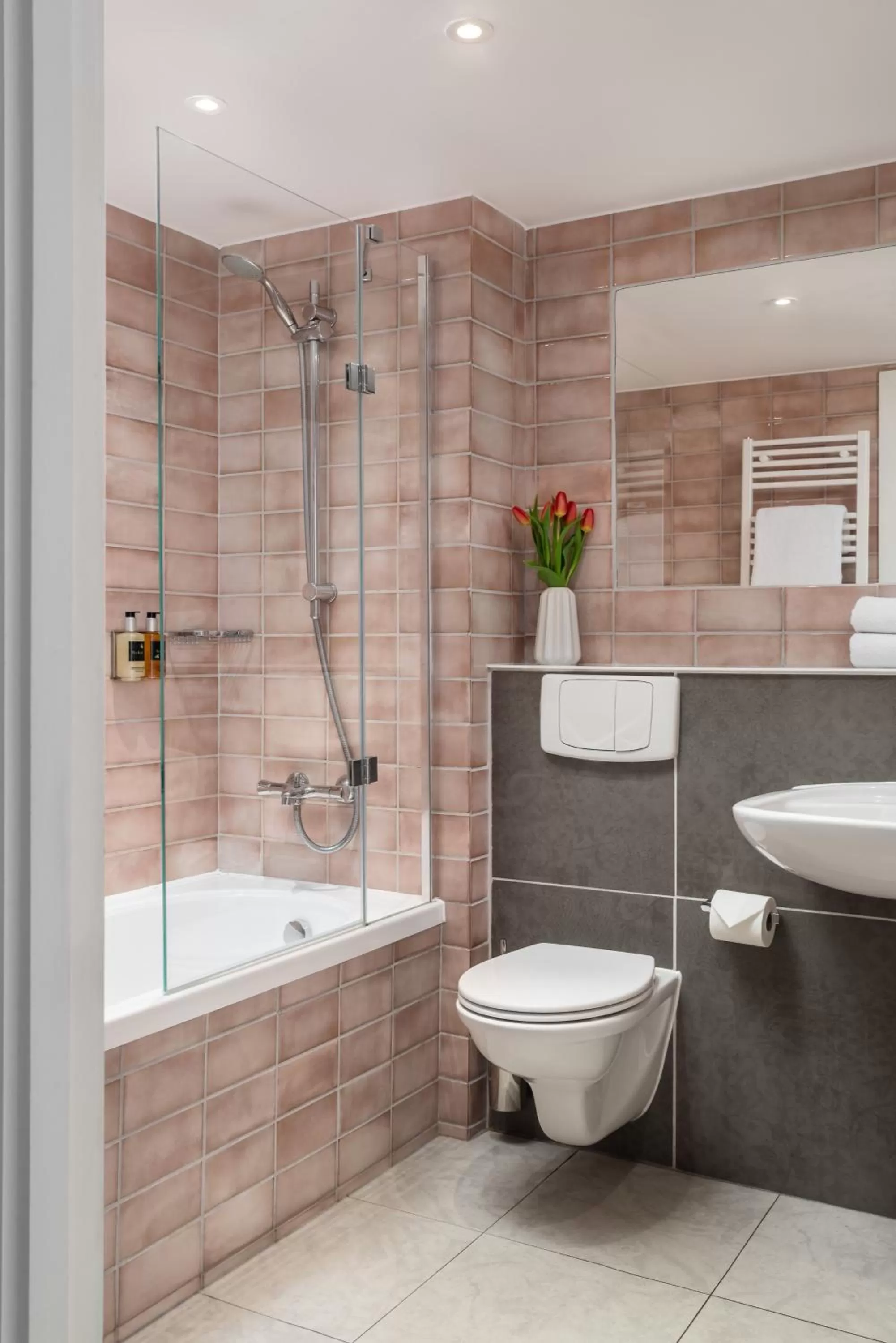 Shower in Church Street by Supercity Aparthotels