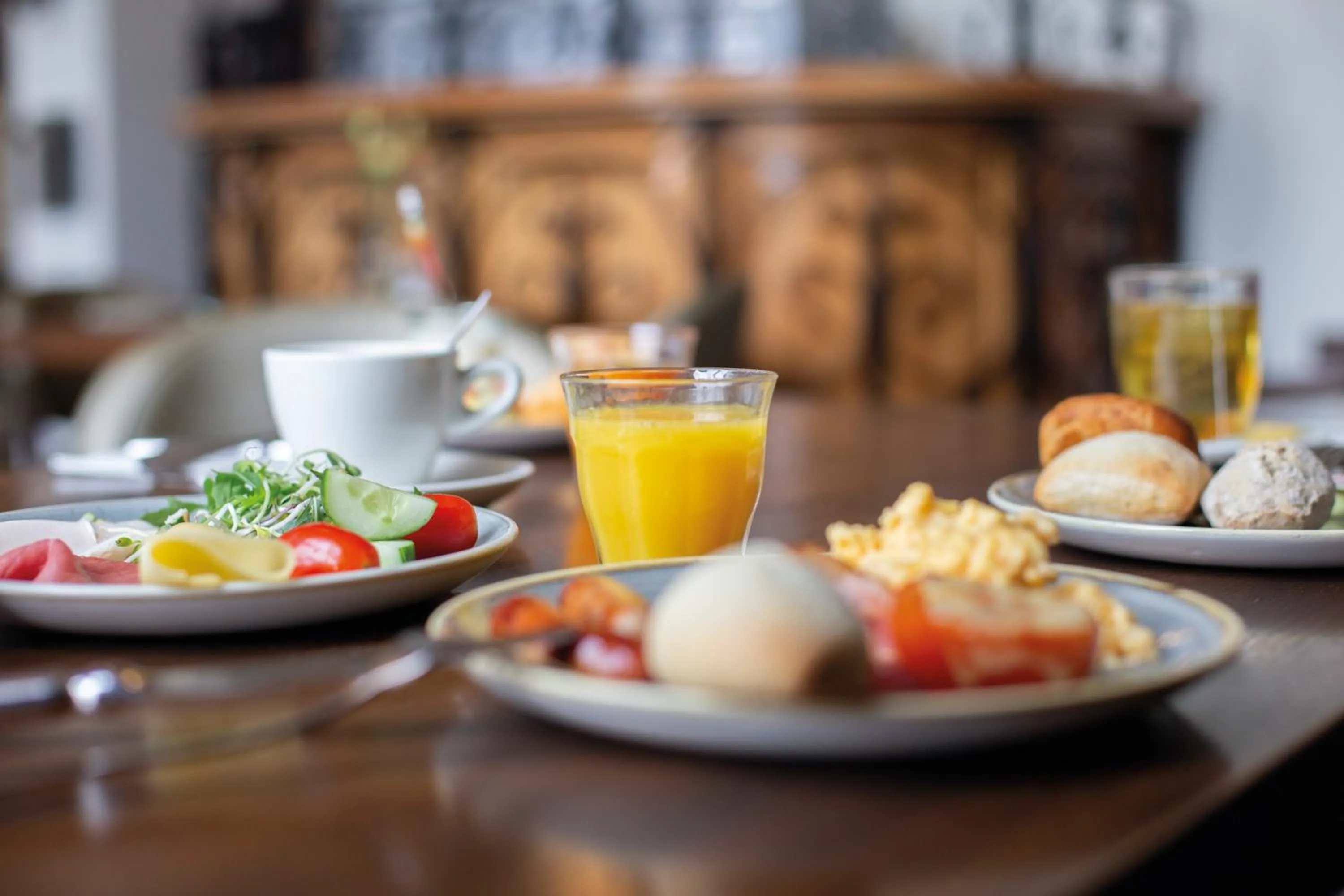 Restaurant/places to eat in Golden Tulip West Ende