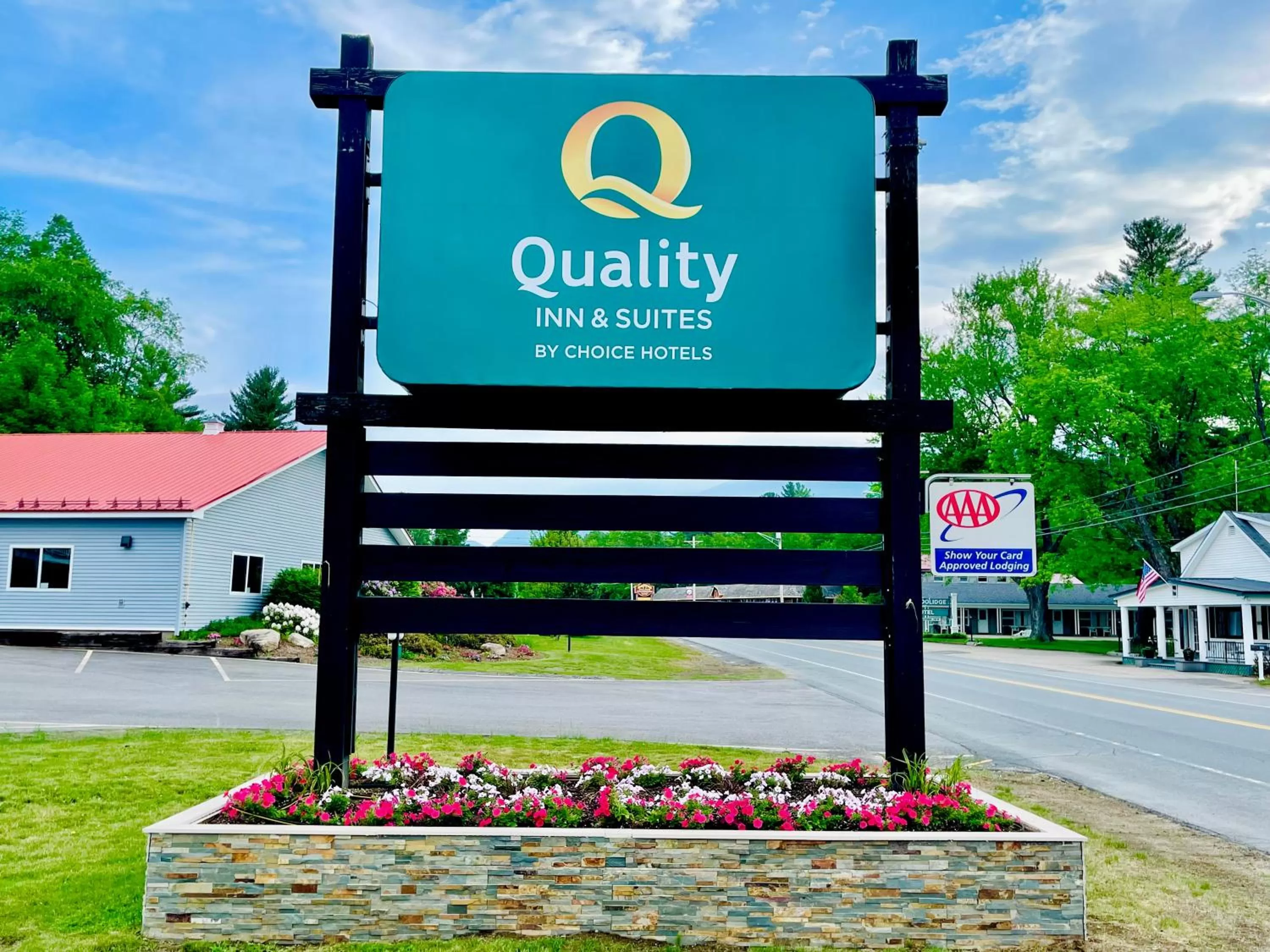Property logo or sign in Quality Inn & Suites Lincoln I-93