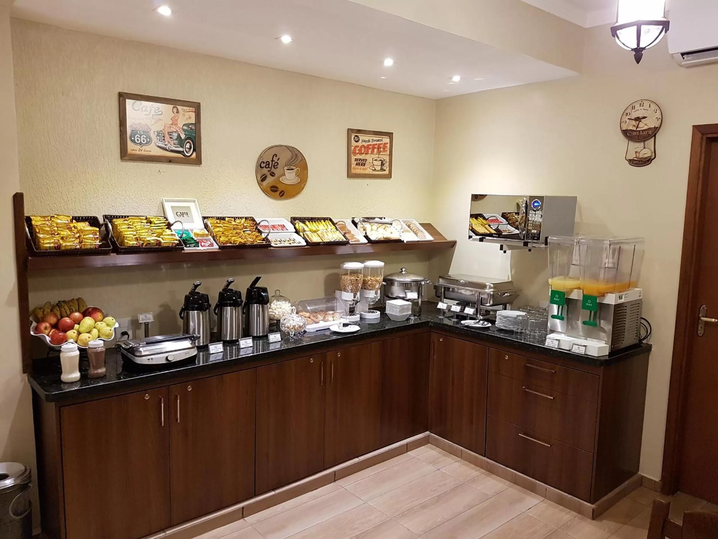 Breakfast, Restaurant/Places to Eat in Hotel Barretos