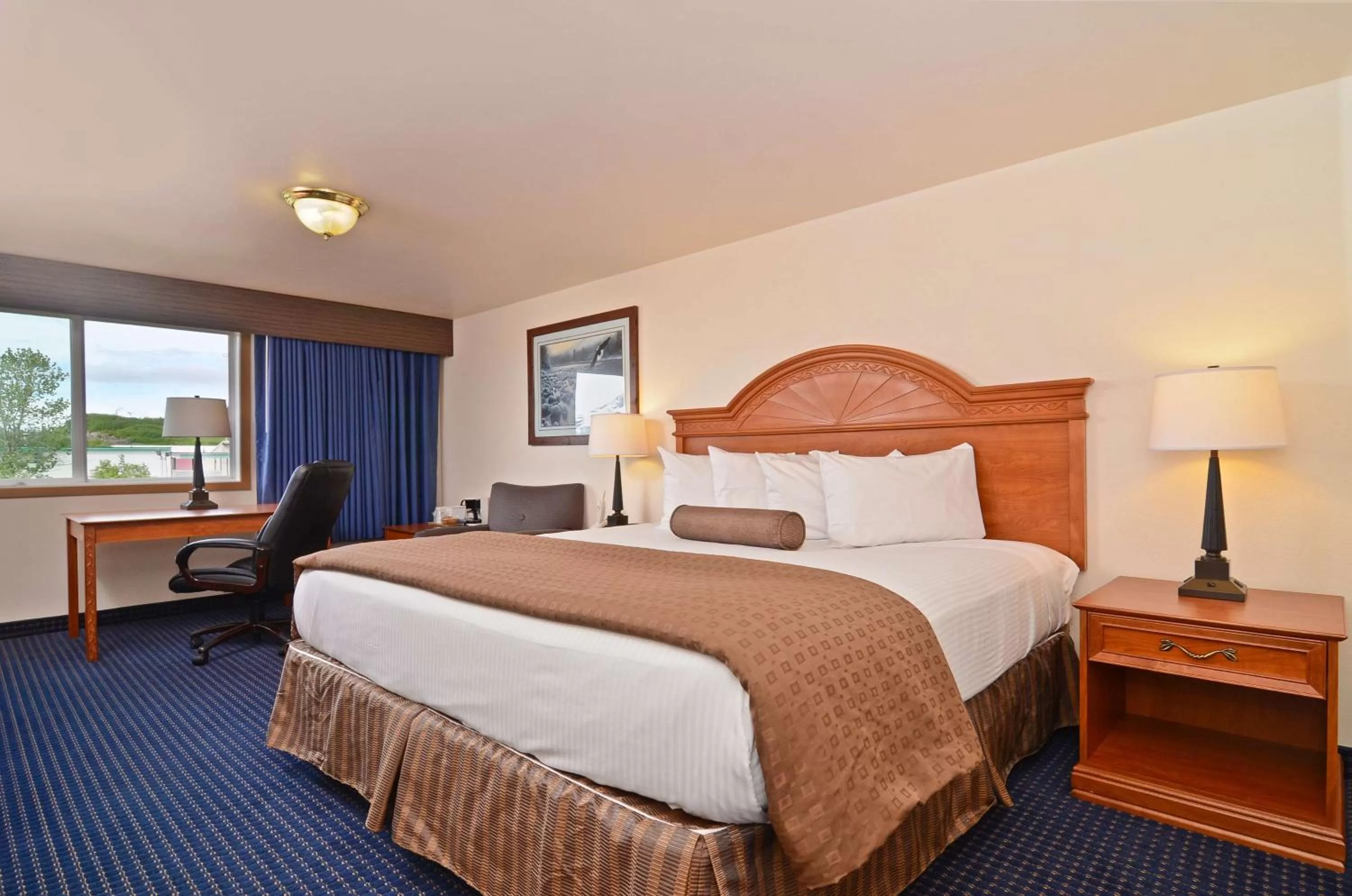 Photo of the whole room, Bed in Best Western Valdez Harbor Inn