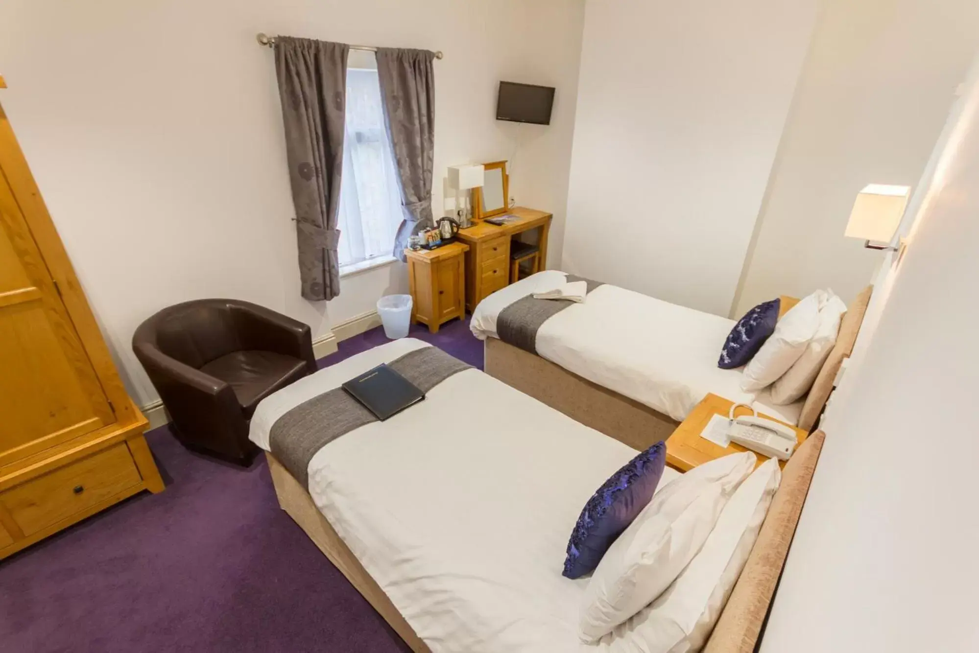 Twin Room with Bath in Gwesty Seren Hotel Twin Room with Bath in Gwesty Seren Hotel