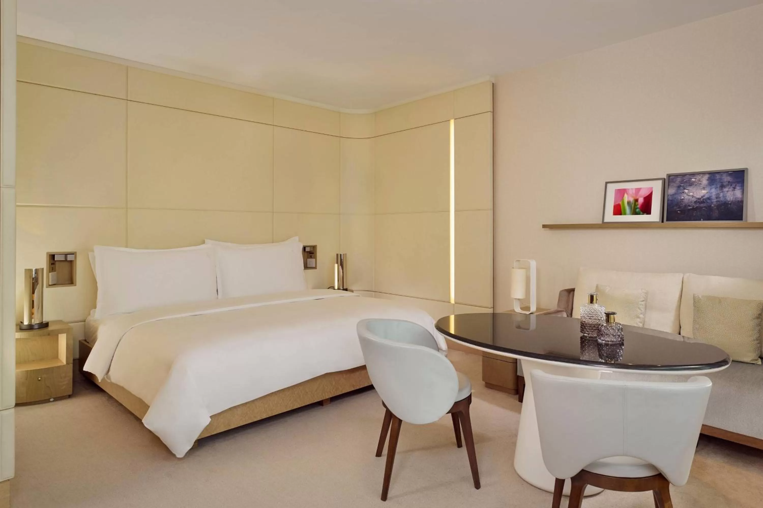 Photo of the whole room, Bed in The Ritz-Carlton, Wolfsburg