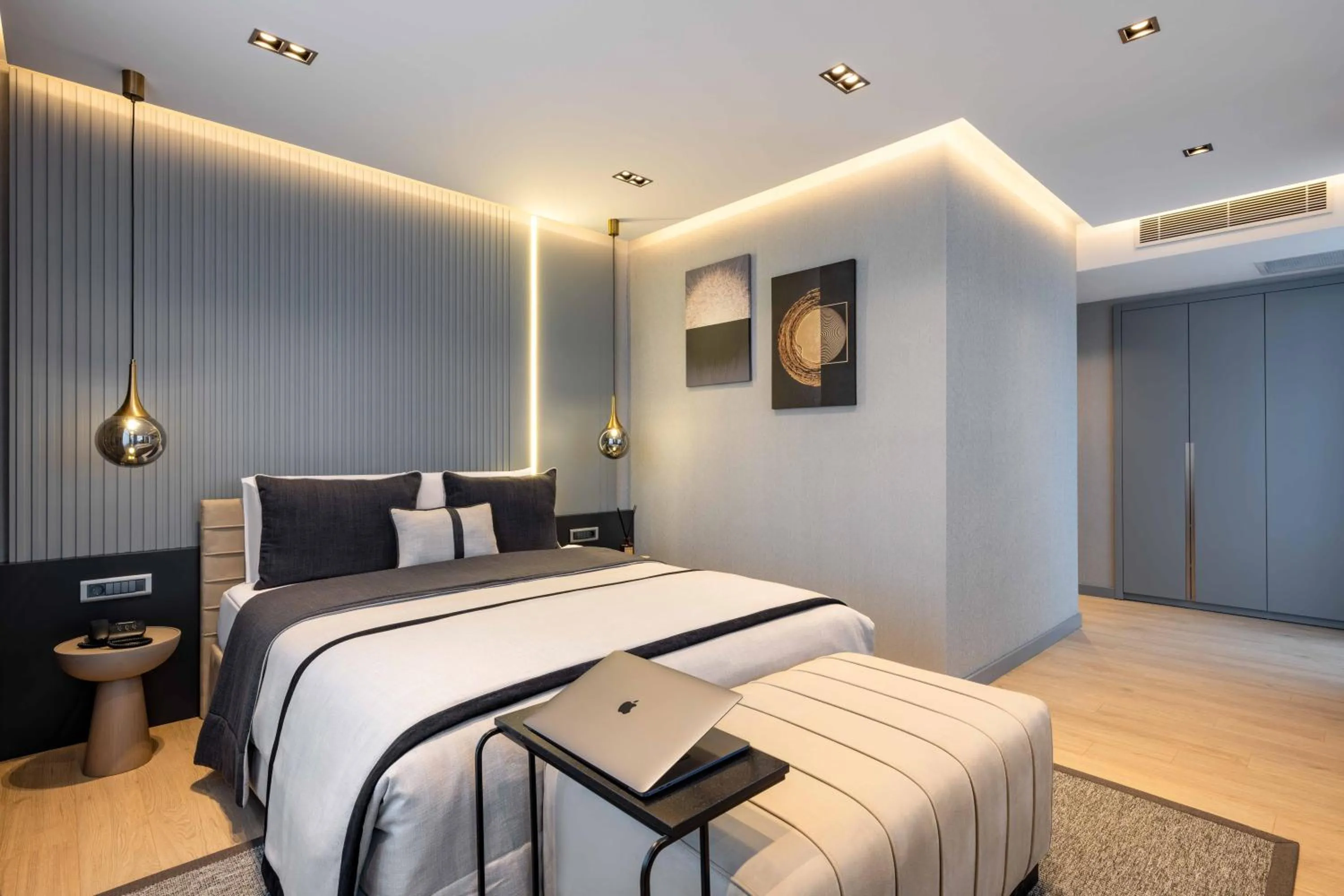 Photo of the whole room, Bed in Hotel Villa Zurich-Special Category