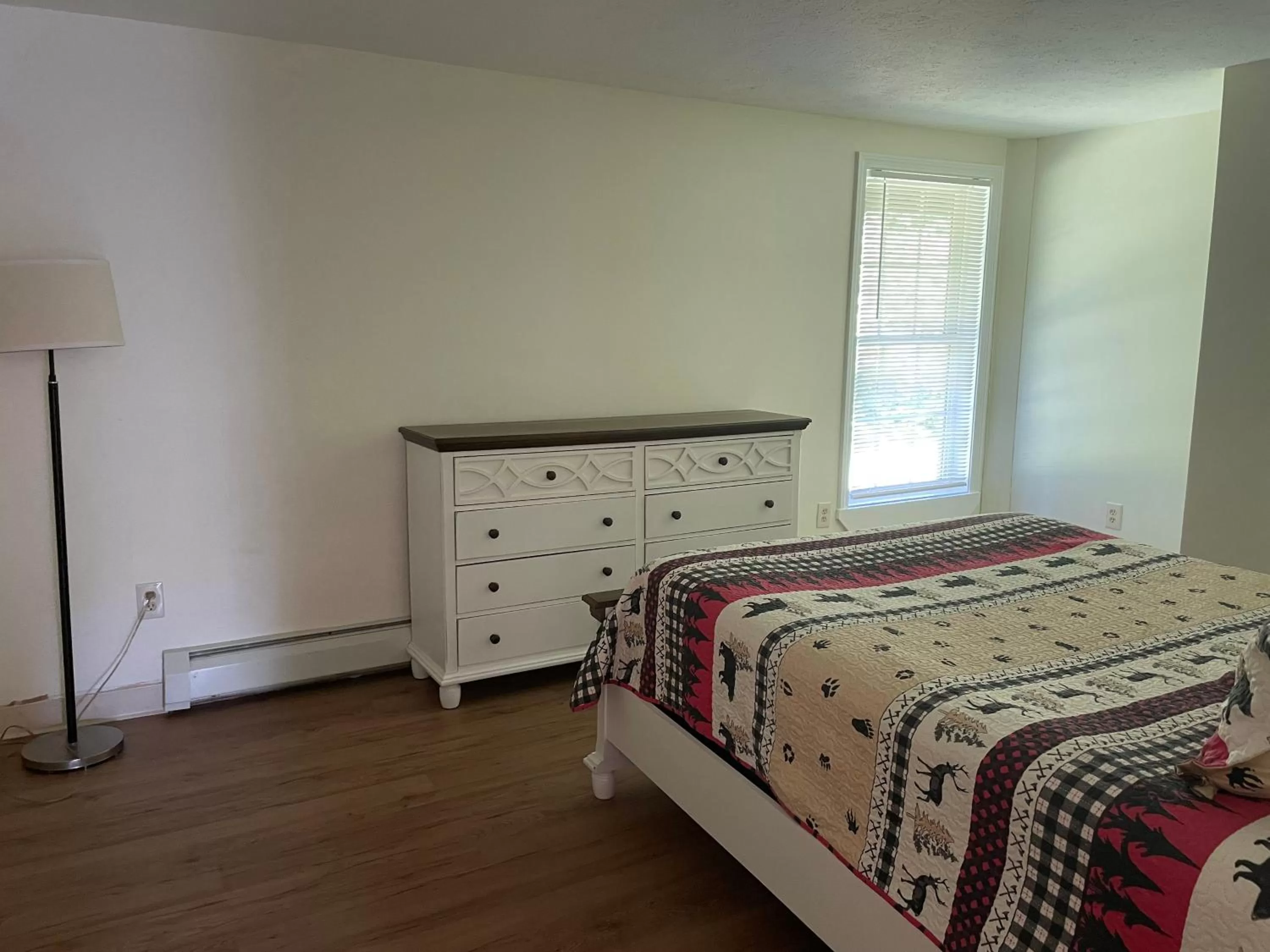 Bed in Seabreeze Motel