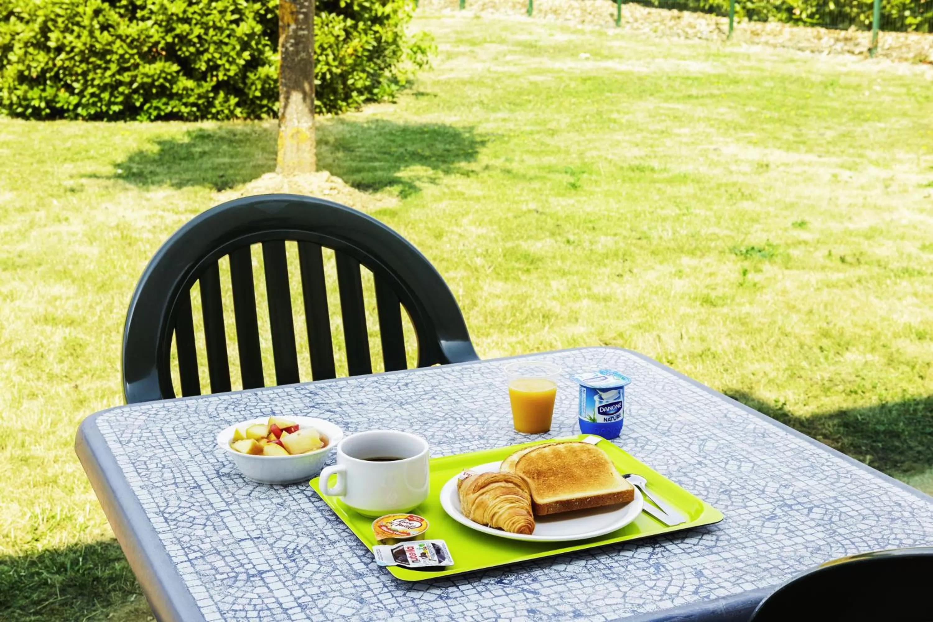 Patio in ibis budget Chartres