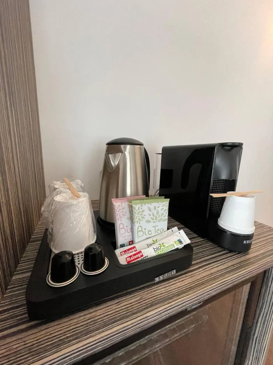 Coffee/tea facilities in Golden Tulip La Baule Hotel and Residence
