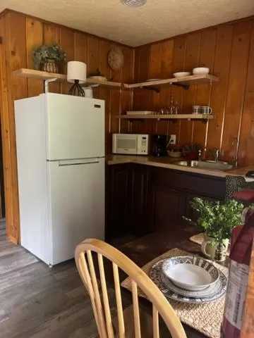 Kitchen/Kitchenette in The Don Hoel Resort & Venue