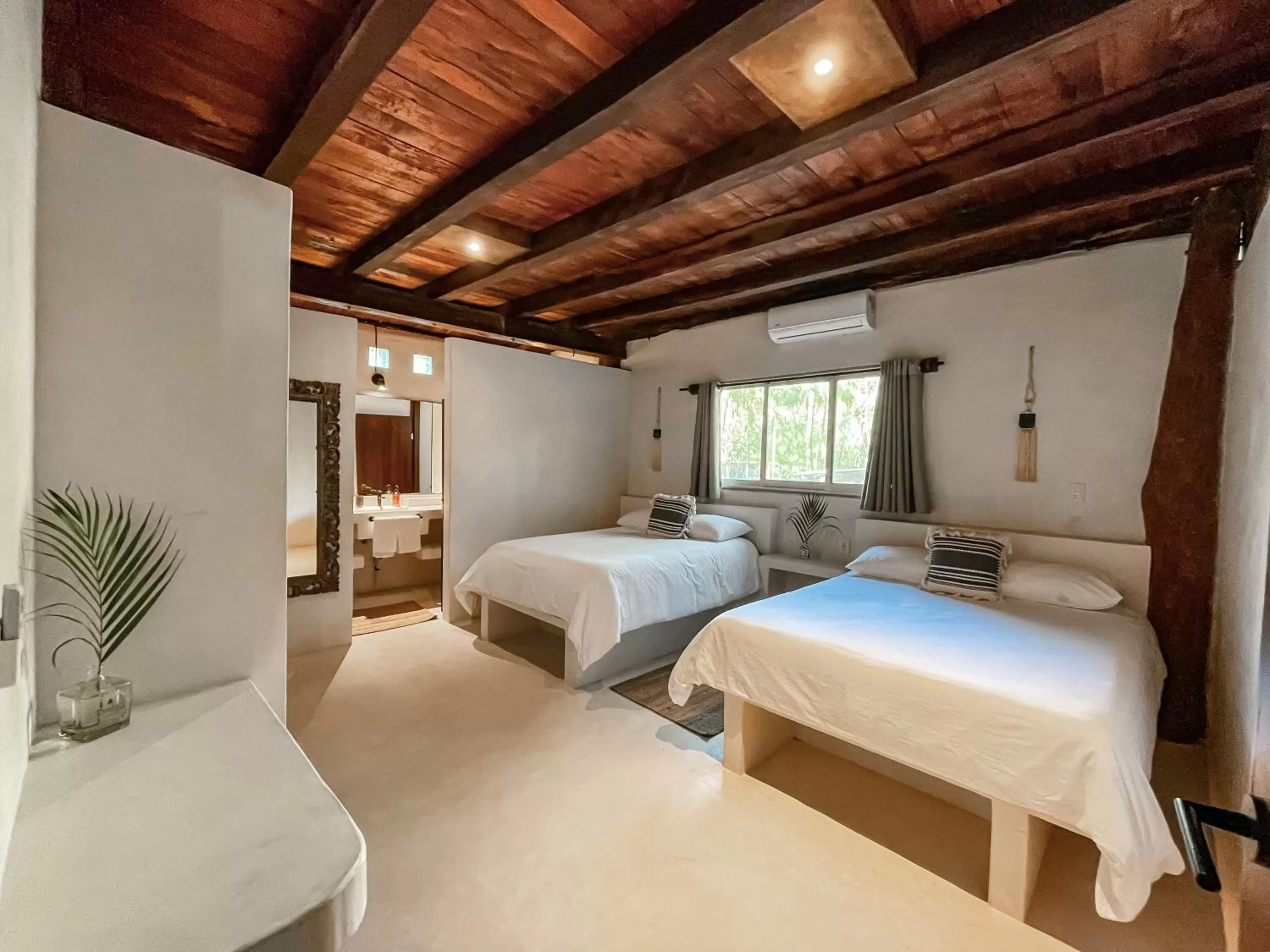Bathroom, Bed in Amansala Resort