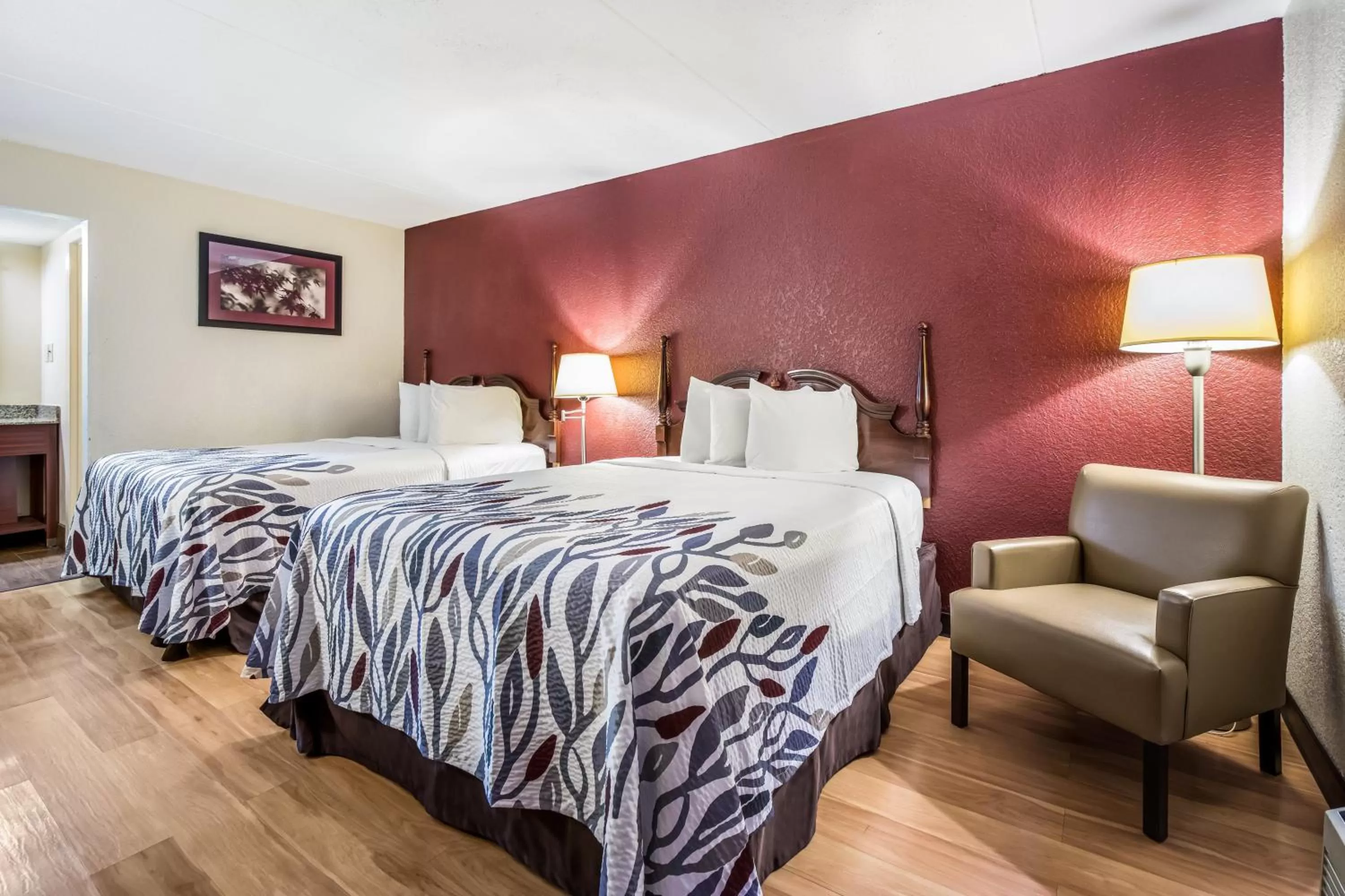 Photo of the whole room, Bed in Red Roof Inn Caryville