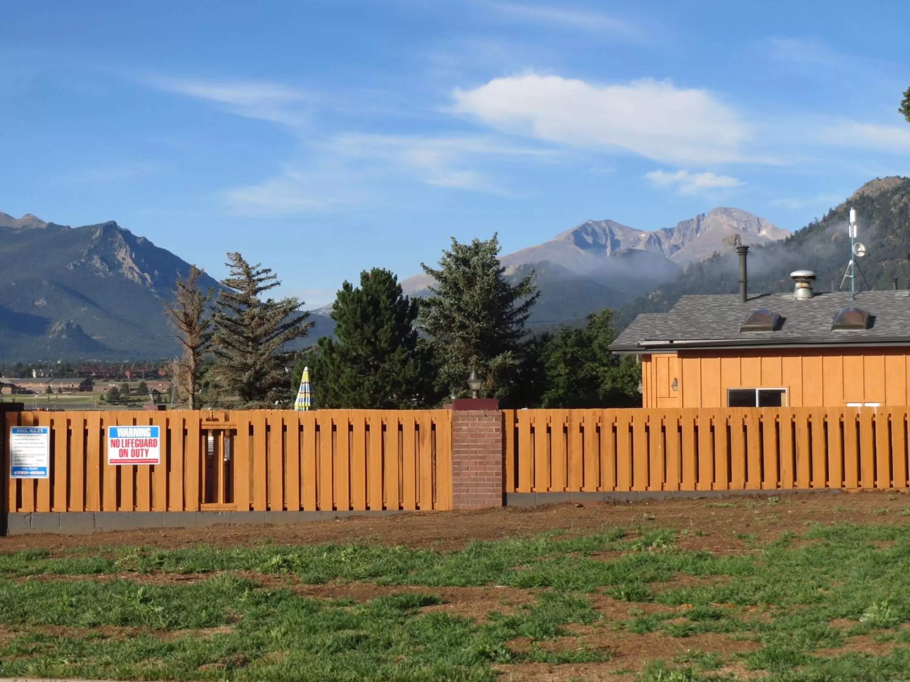 Facade/entrance in Murphy's Resort