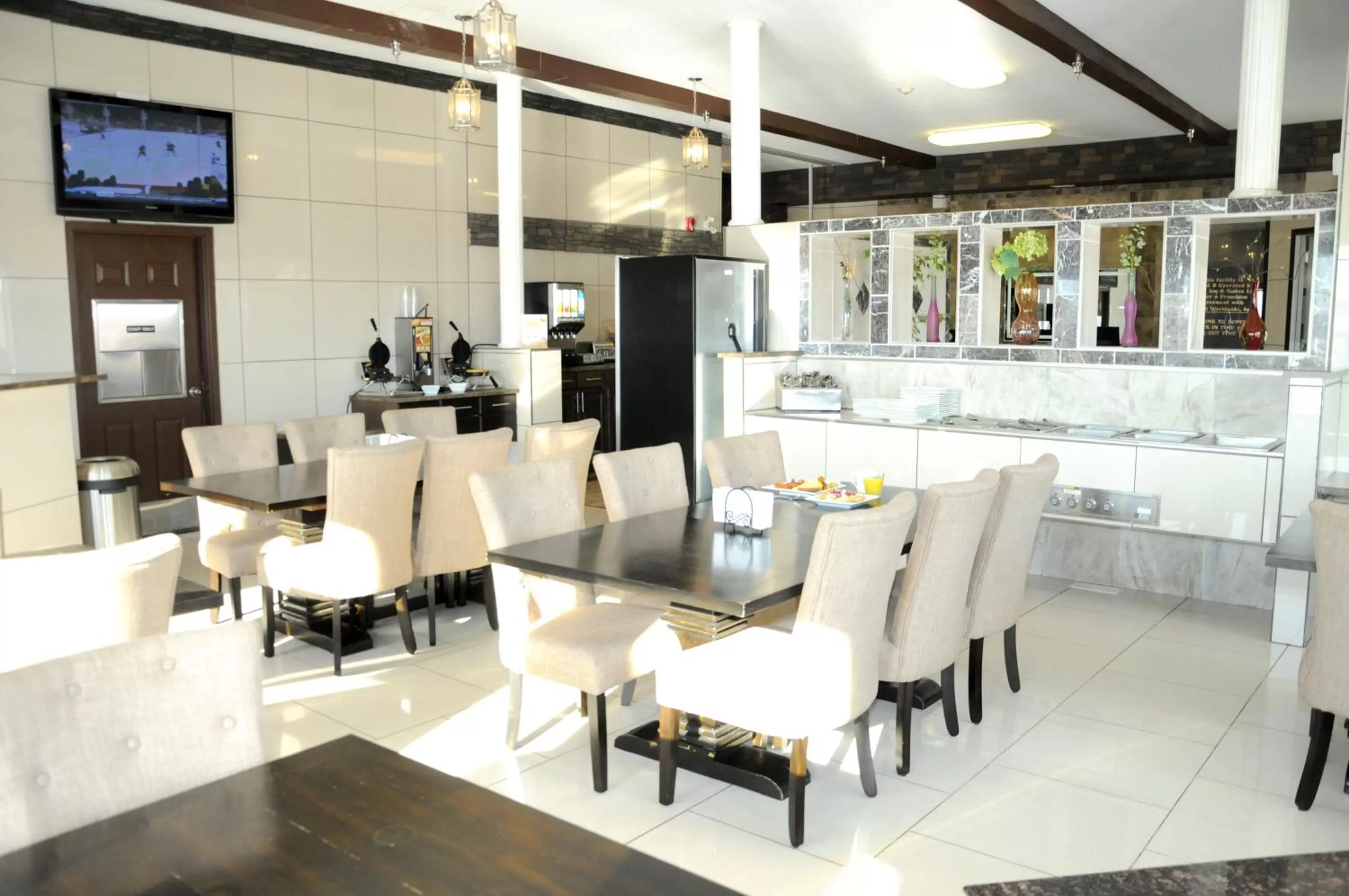 Breakfast in High Point Inn & Suites Peace River