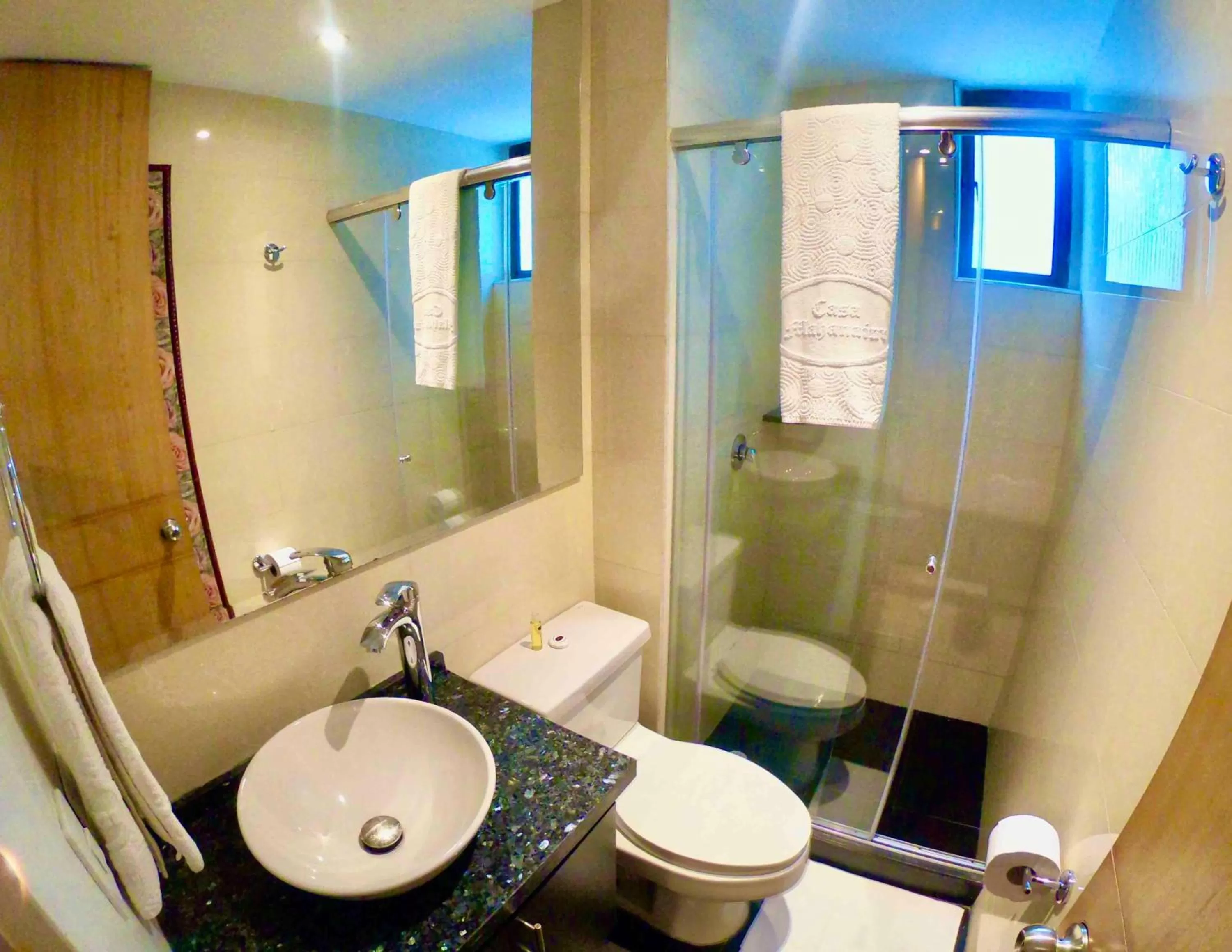 Bathroom in Hotel Casa Mahanaim Colferias, Bogotá