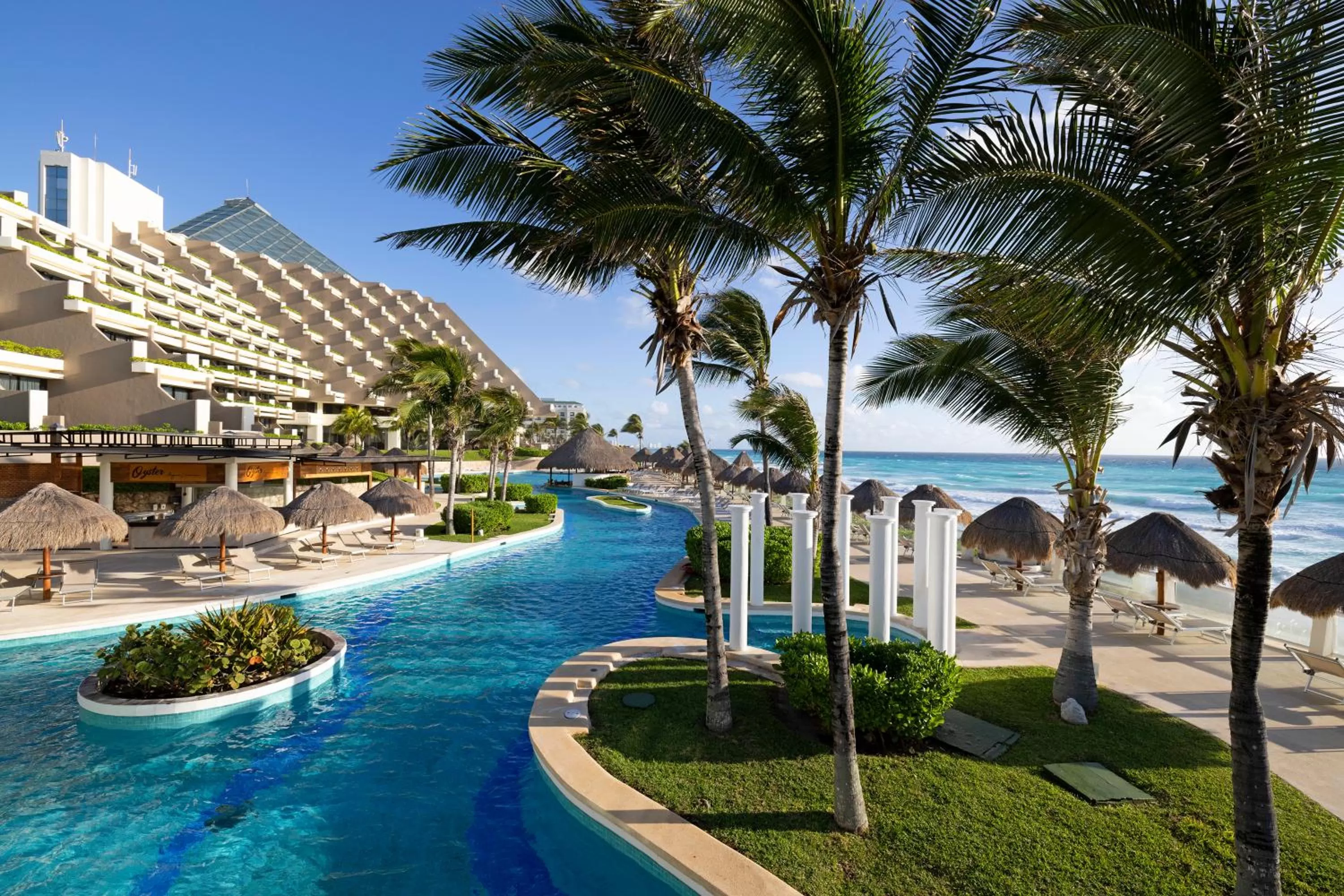 Swimming pool in Paradisus Cancun All Inclusive - Grand Reopening coming soon