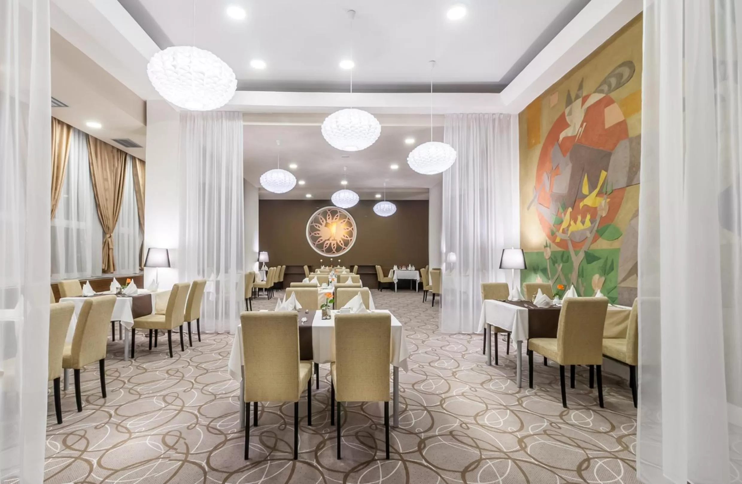 Restaurant/places to eat in Hotel Karpatia