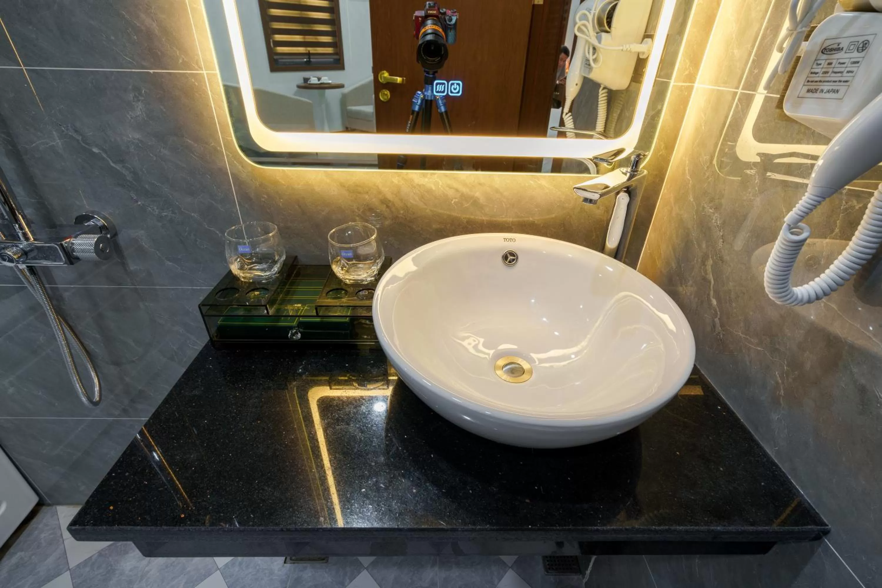 Shower in Sunland Halong Hotel and Restaurant