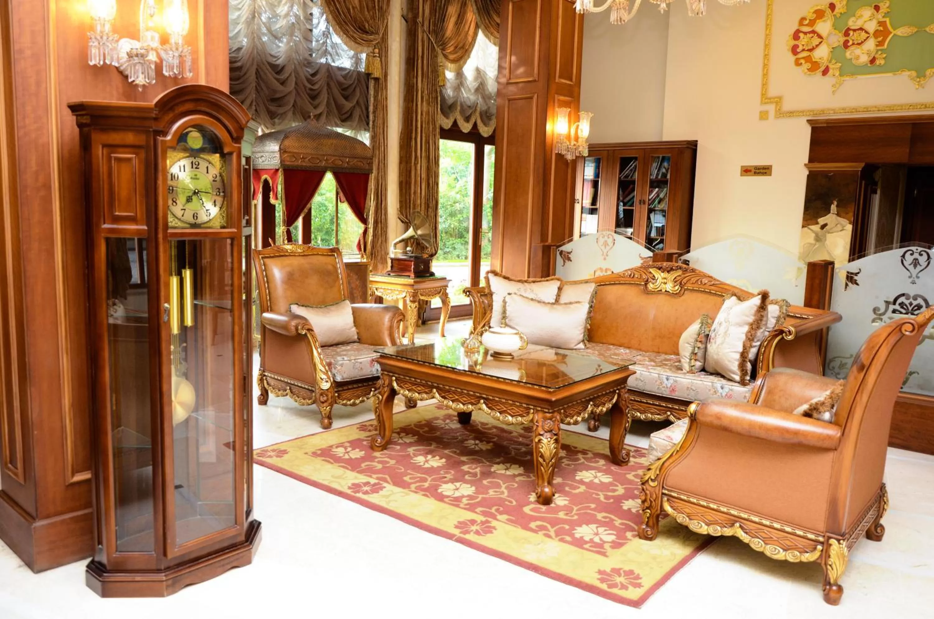 Communal lounge/ TV room in Deluxe Golden Horn Sultanahmet Hotel