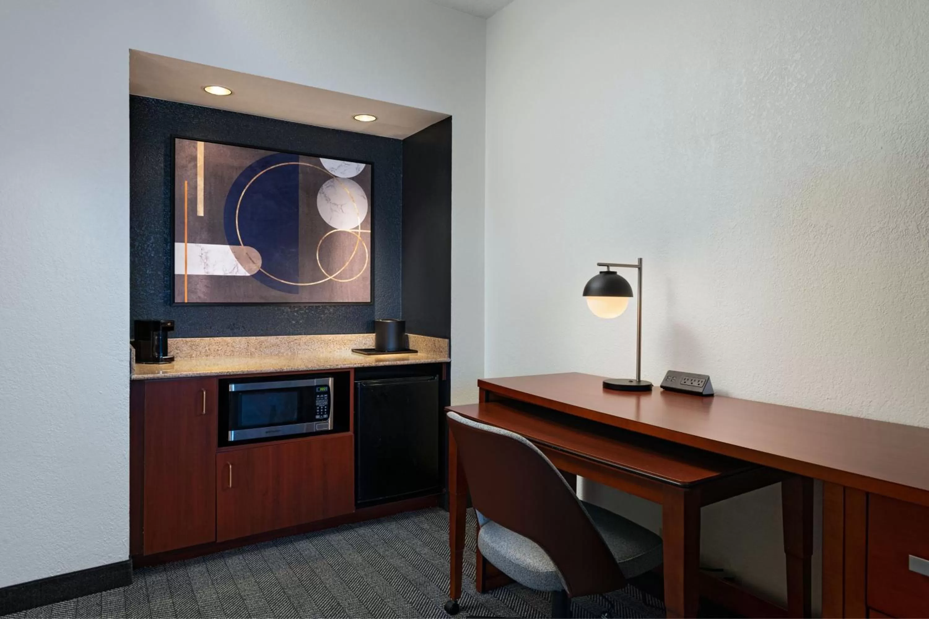 Lounge or bar in Courtyard by Marriott Dallas Plano Parkway at Preston Road