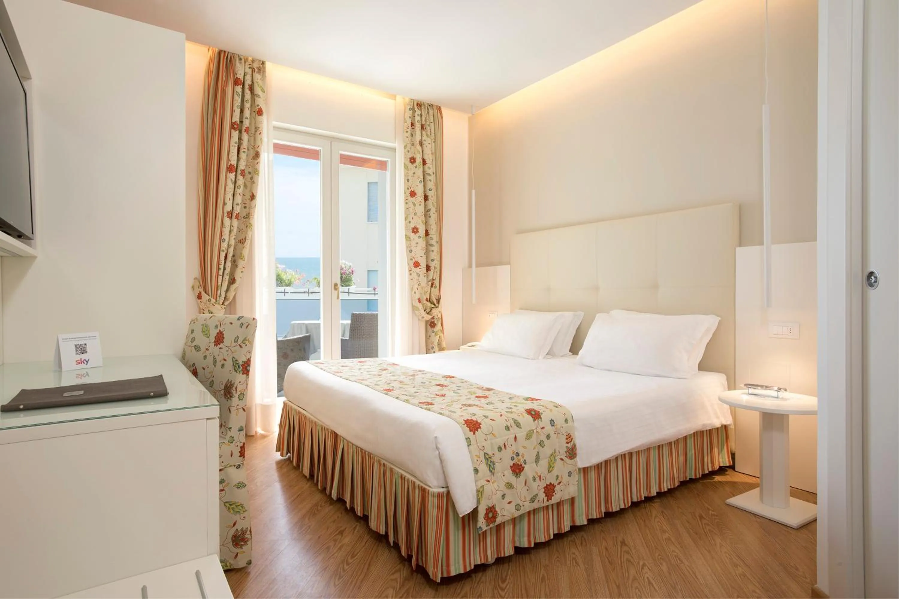 View (from property/room), Bed in Hotel Cavalieri Palace & Suites