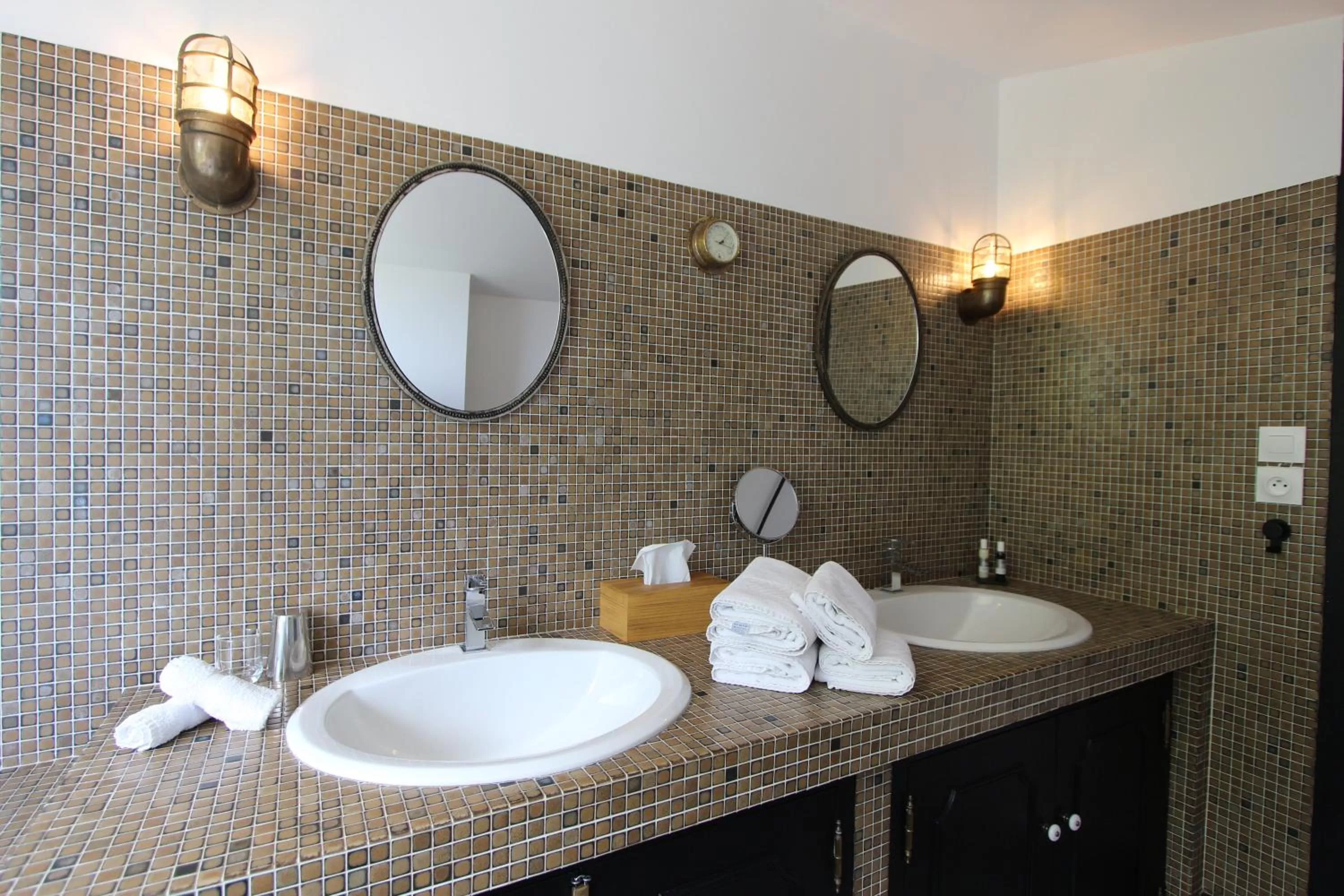 Bathroom in La Charentine