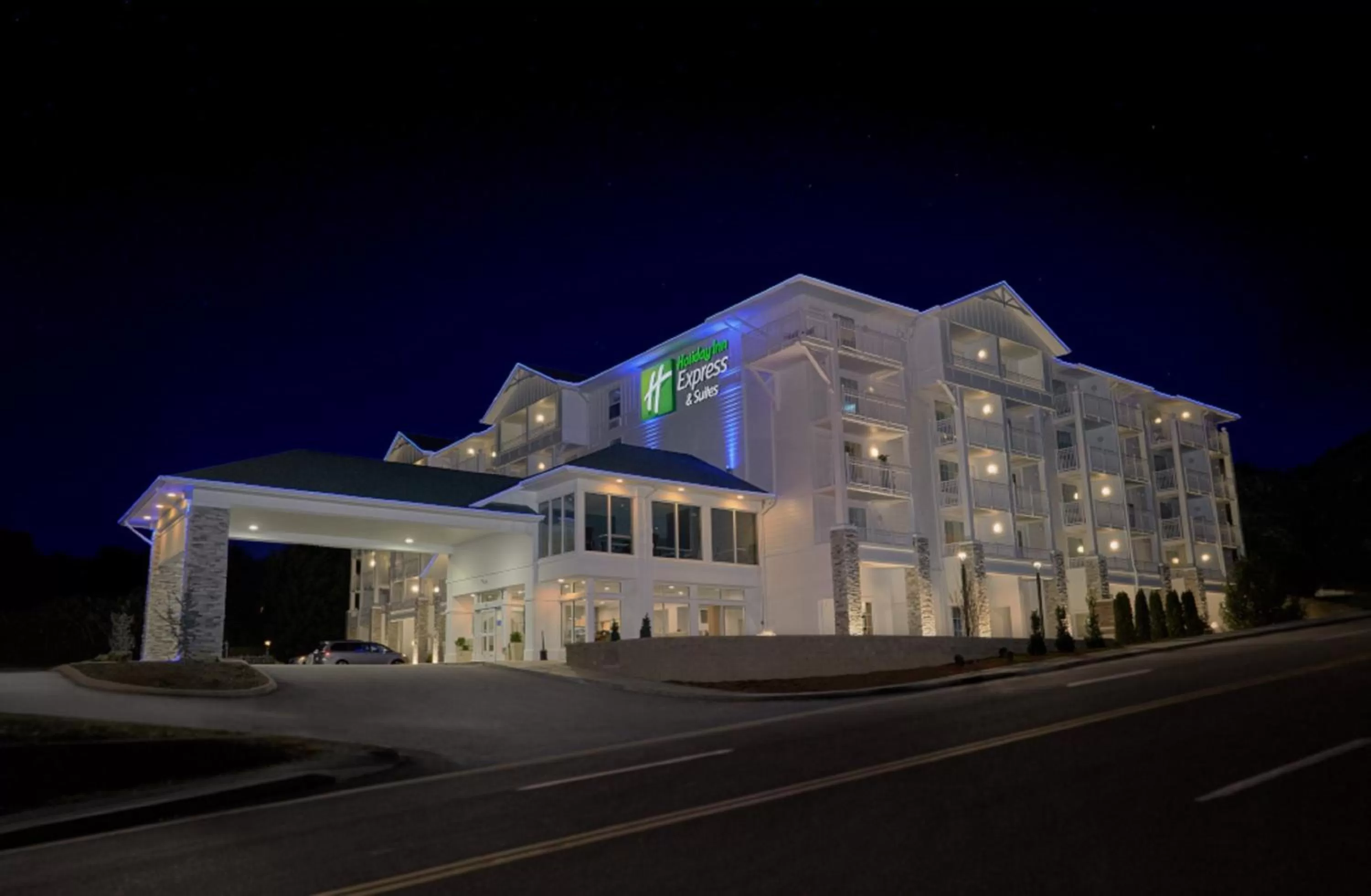 Property building in Holiday Inn Express Pigeon Forge – Sevierville by IHG