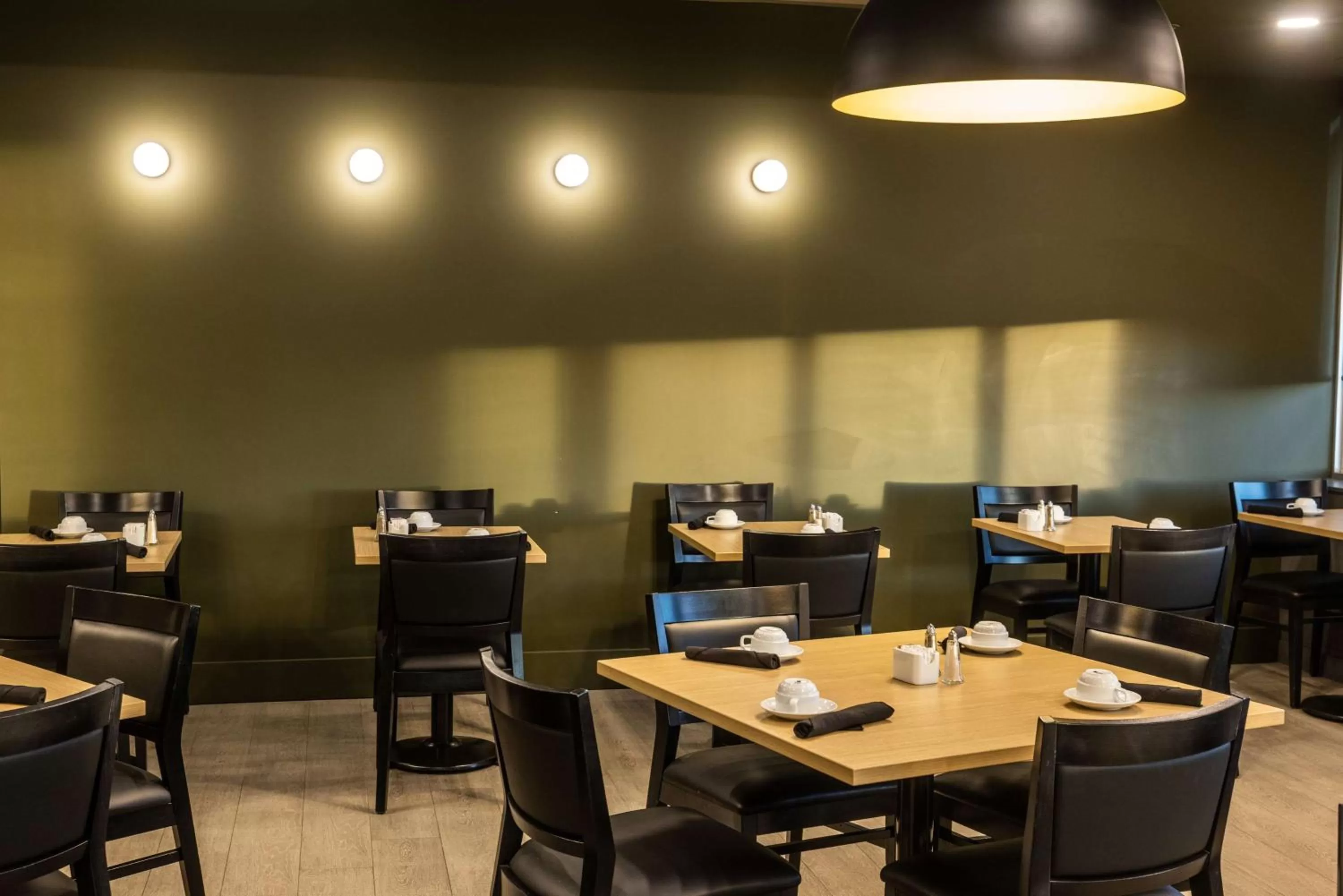 Restaurant/places to eat in DoubleTree by Hilton Calgary North