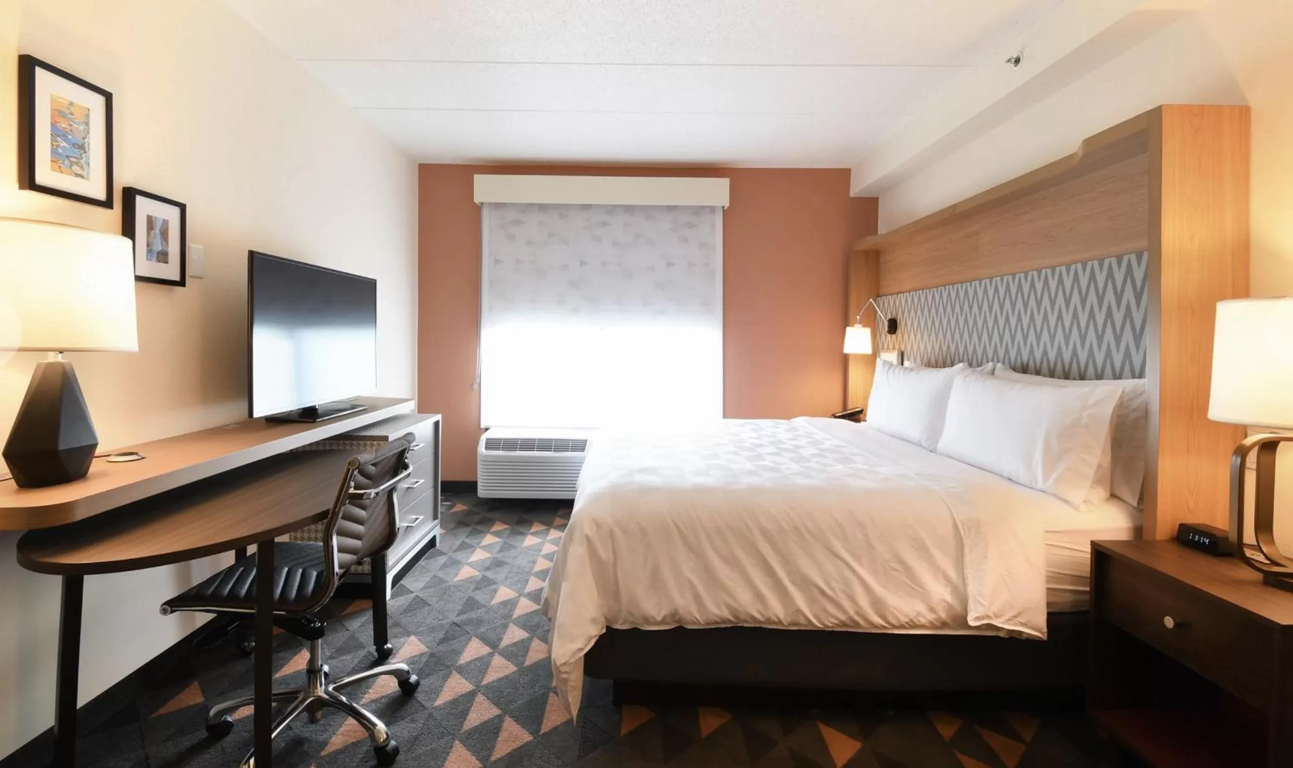 Bed in Holiday Inn Fredericksburg - Conference Center by IHG