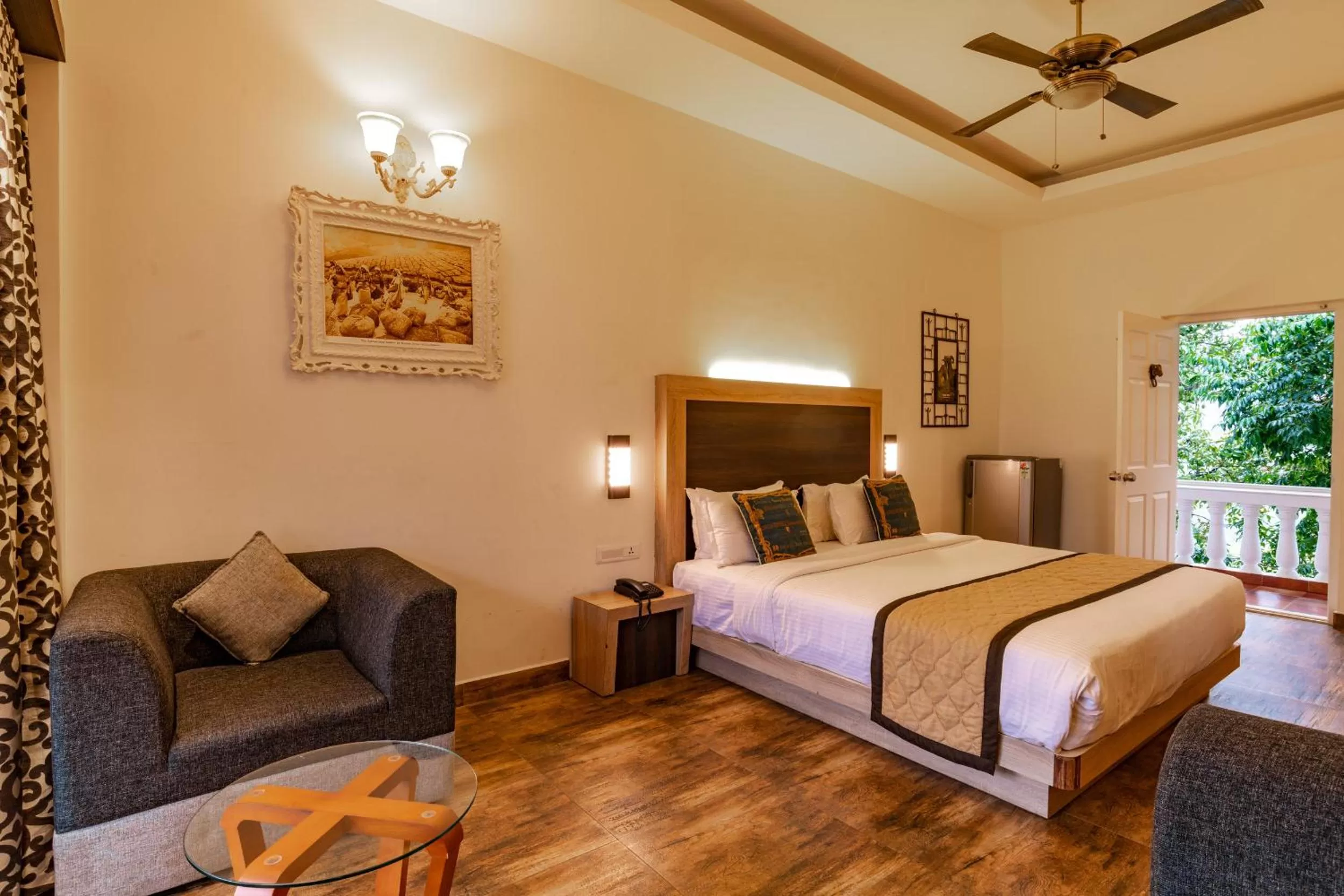 Photo of the whole room, Bed in Tea Harvester