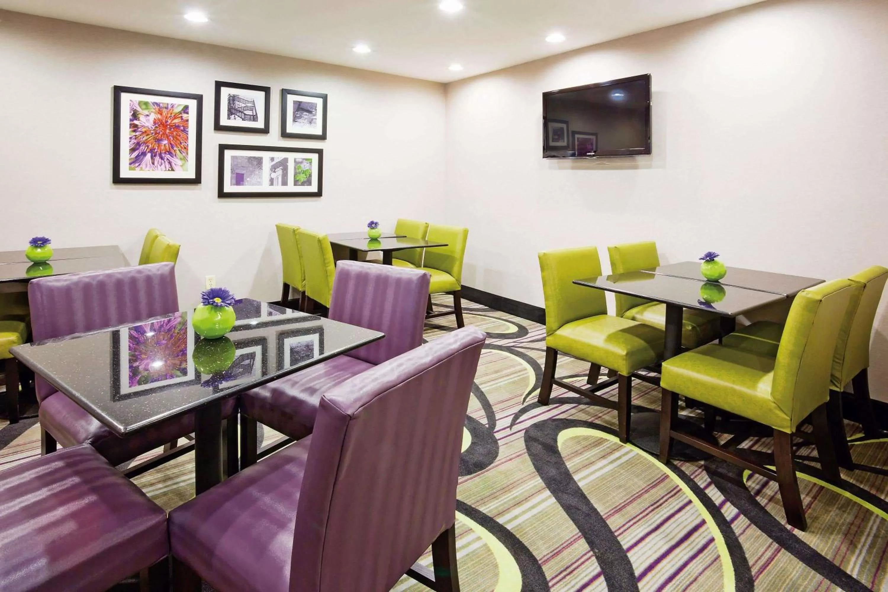 Restaurant/places to eat in La Quinta Inn by Wyndham Oshkosh