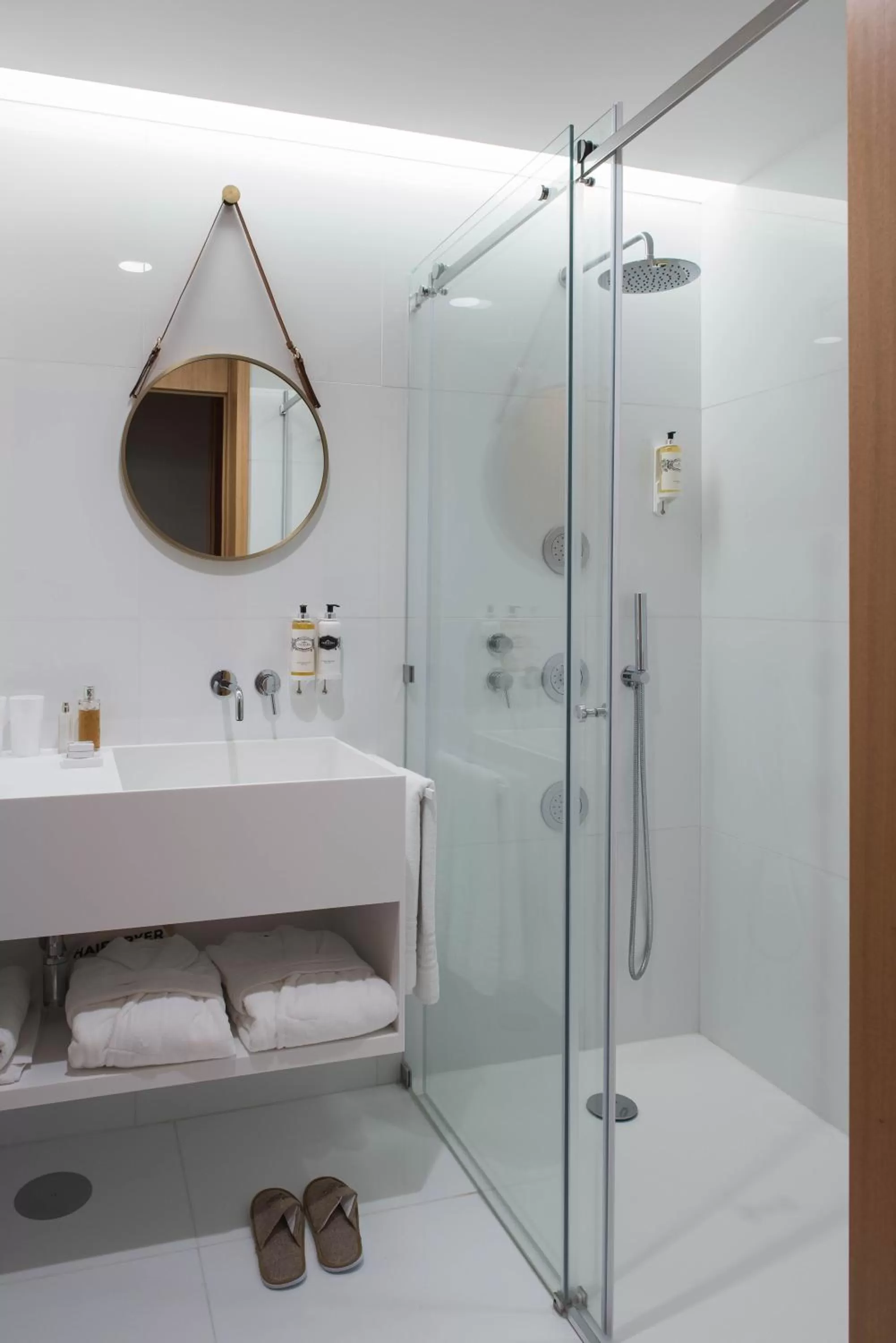 Shower in Aroeira Lisbon Hotel - Sea & Golf