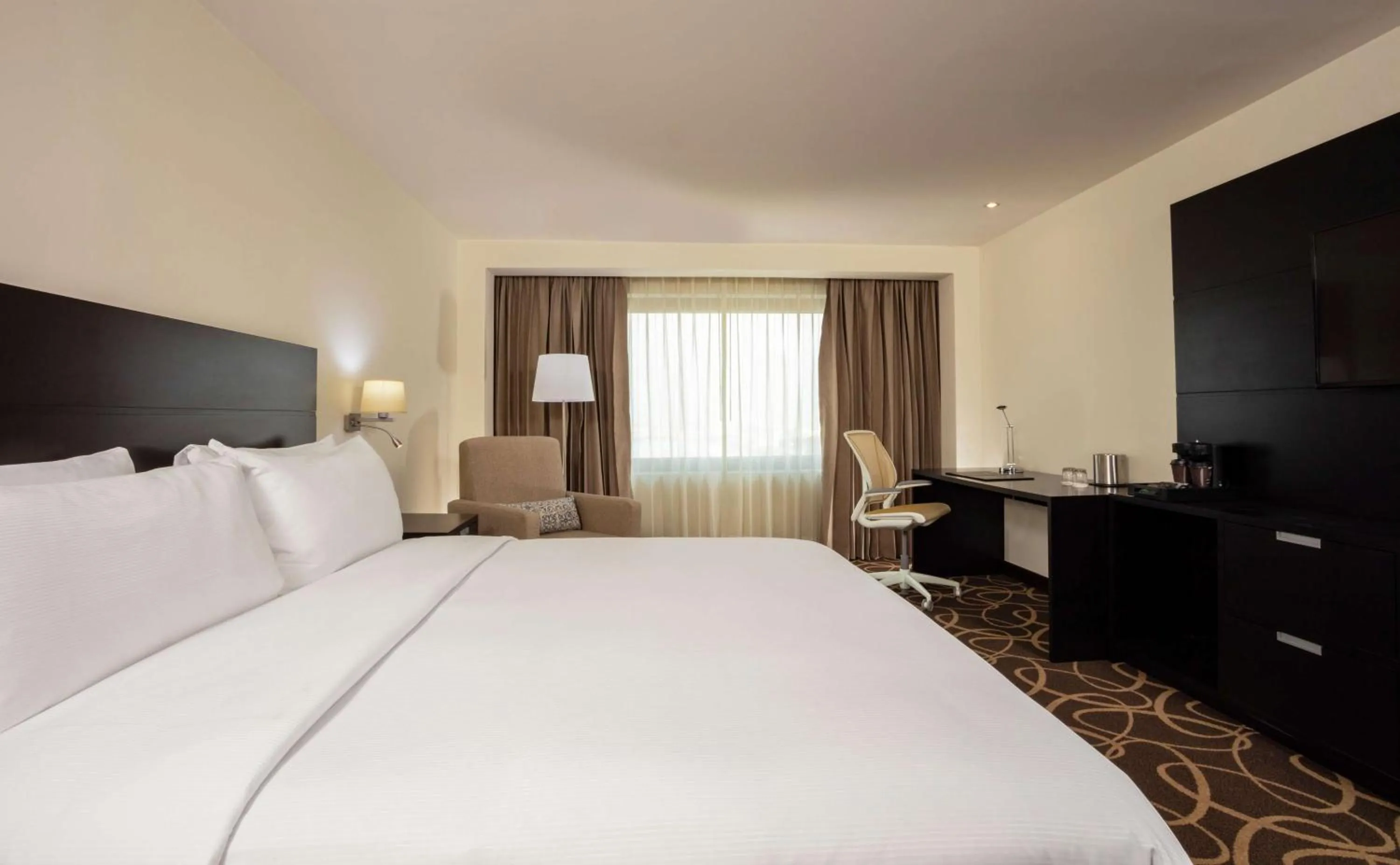 Bedroom, Bed in Doubletree By Hilton Toluca