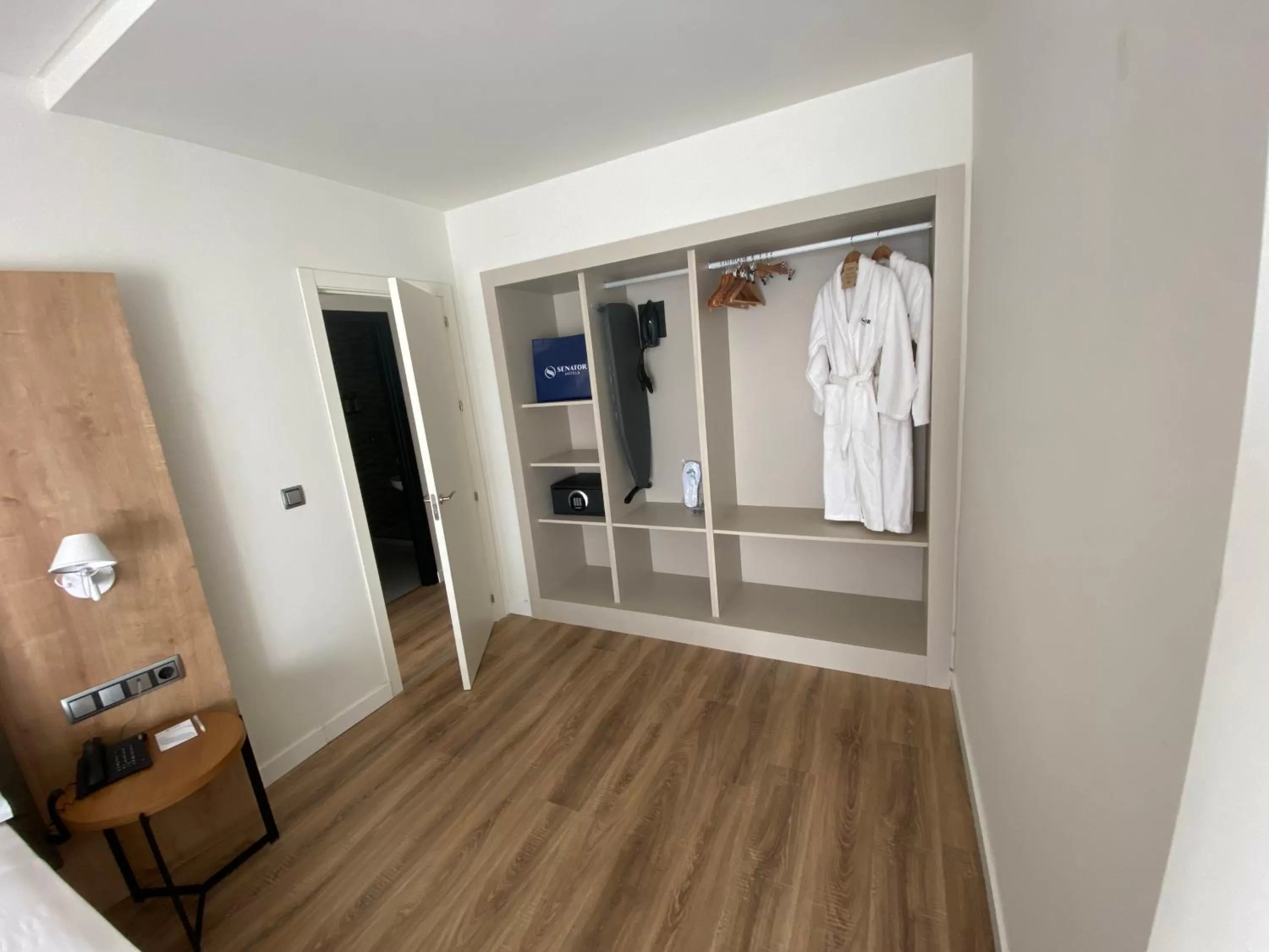 wardrobe in Virgen de los Reyes