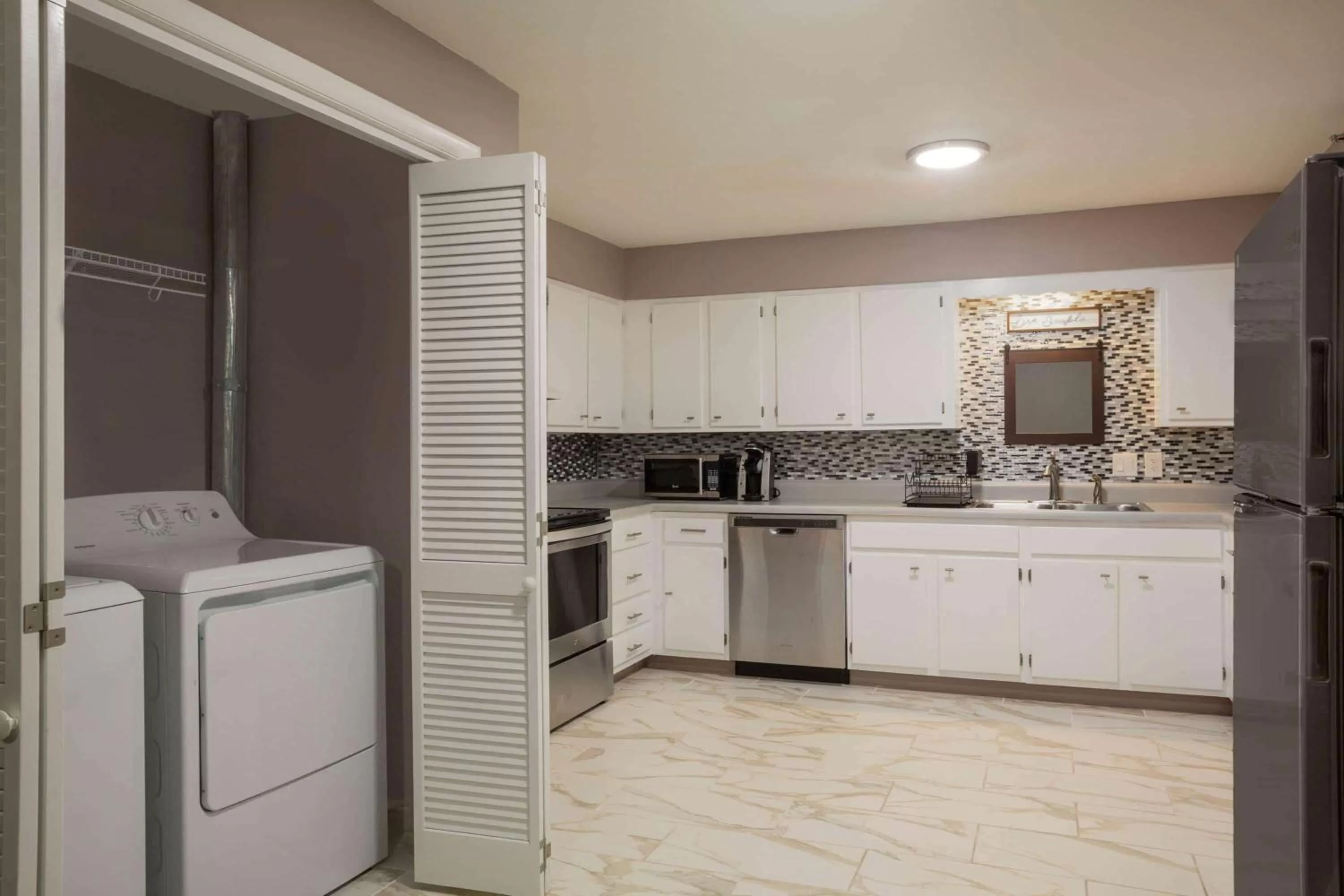 Photo of the whole room in La Quinta by Wyndham Branson