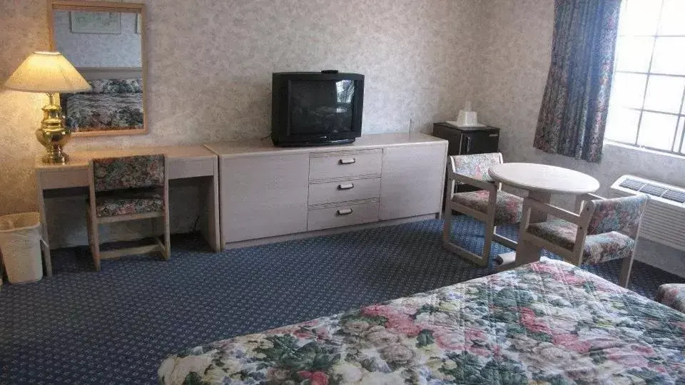 Deluxe King Room with Two King Beds in Nisei Inn Deluxe King Room with Two King Beds in Nisei Inn