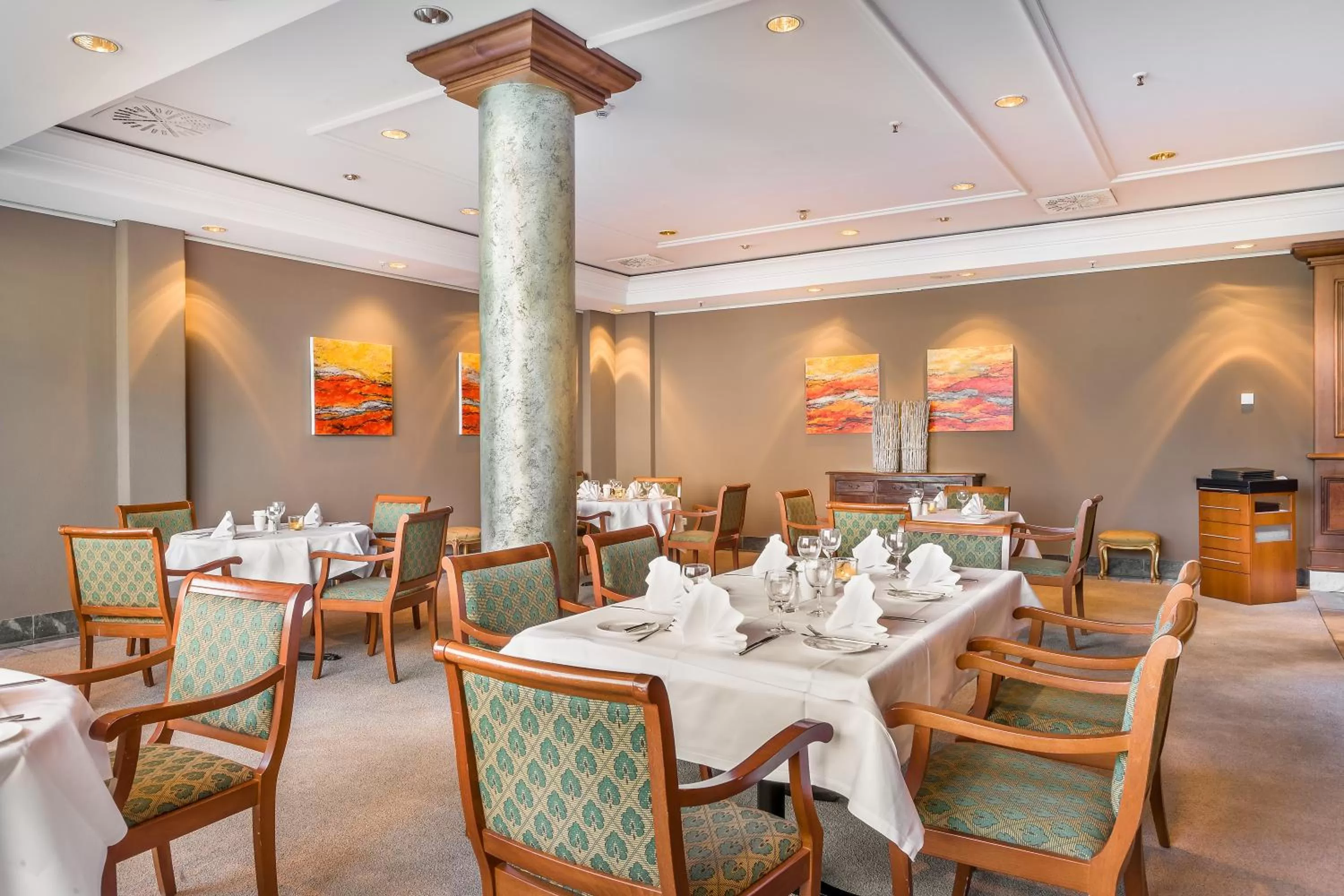 Restaurant/places to eat in Garner Hotel Rüsselsheim by IHG