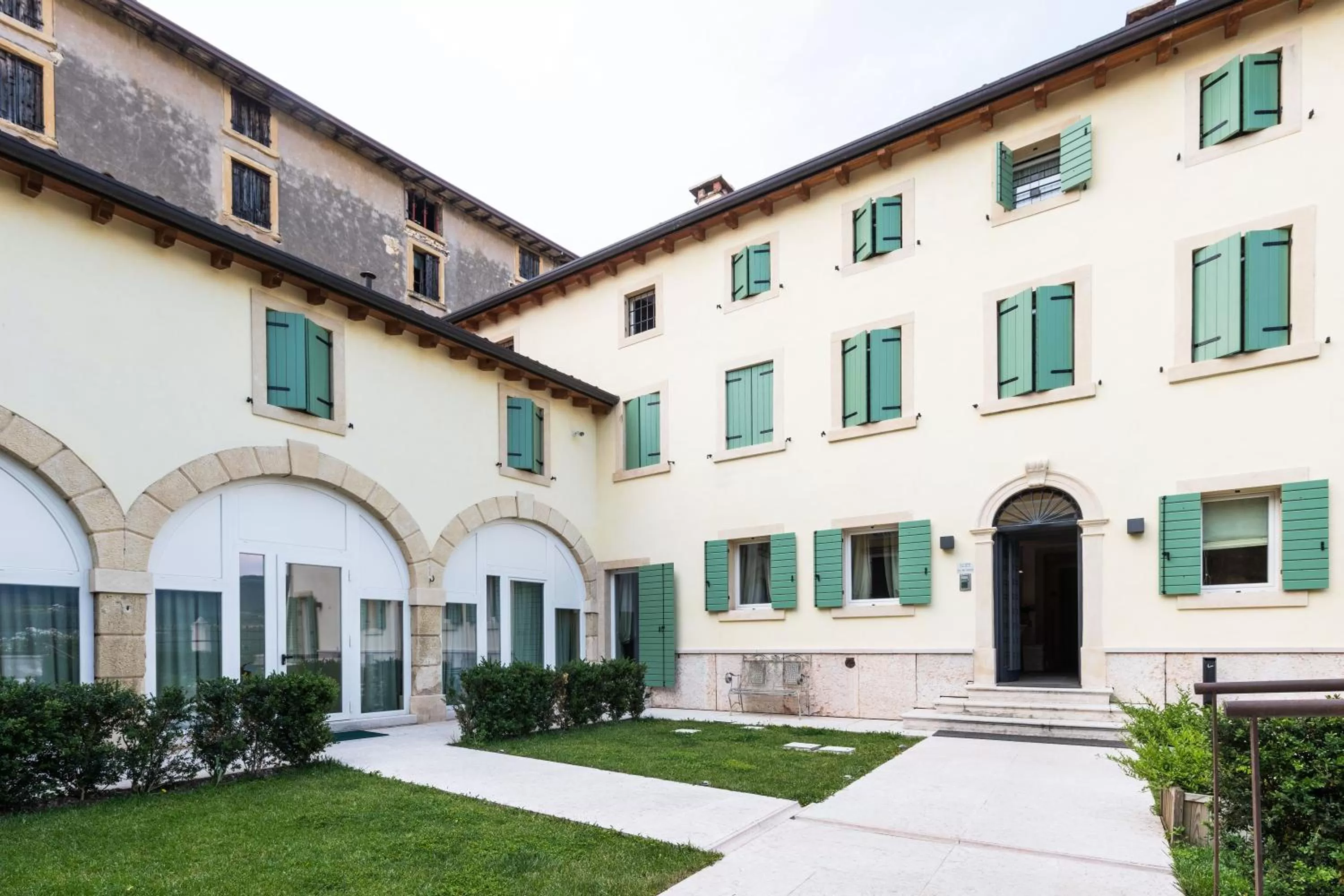 Facade/entrance in Hotel Villa Moron