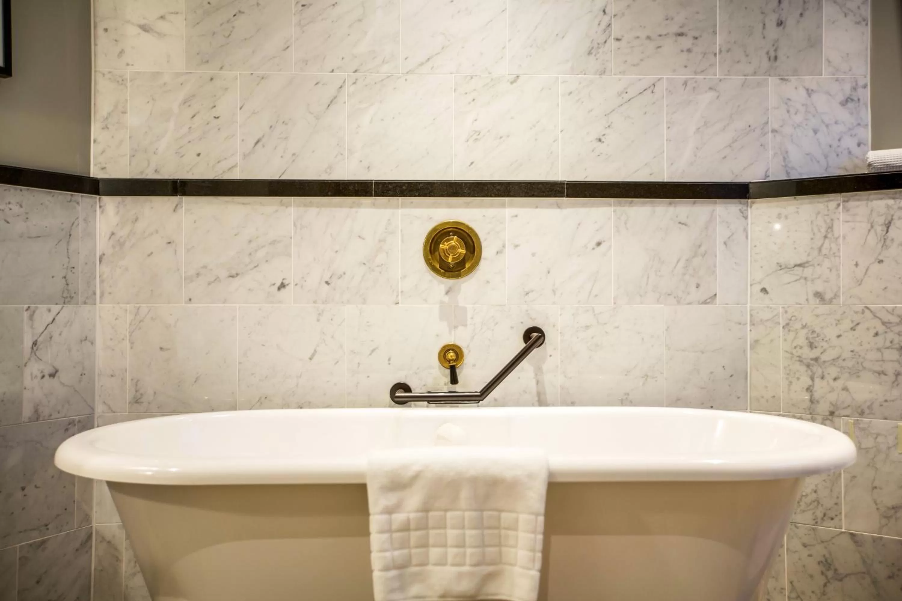 Bathroom in voco Grand Central Glasgow by IHG