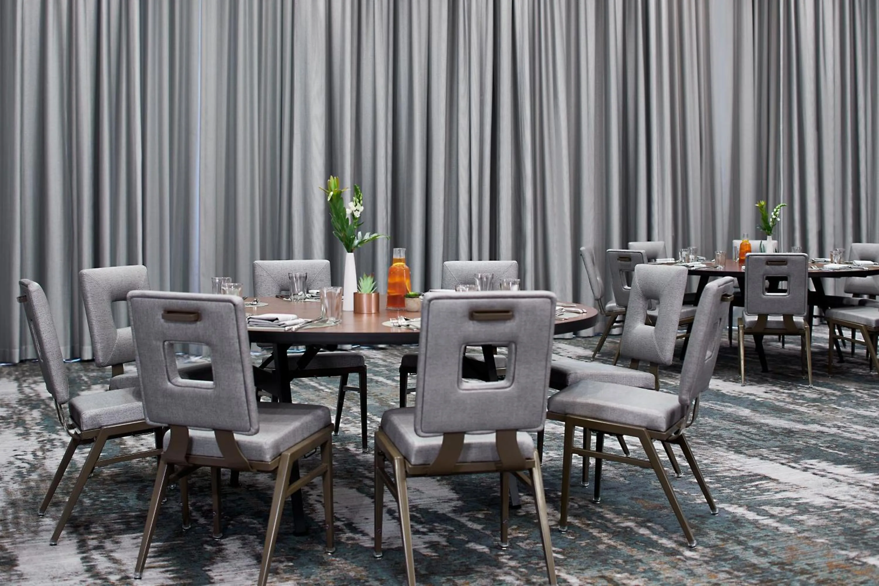 Meeting/conference room in Renaissance Mobile Riverview Plaza Hotel