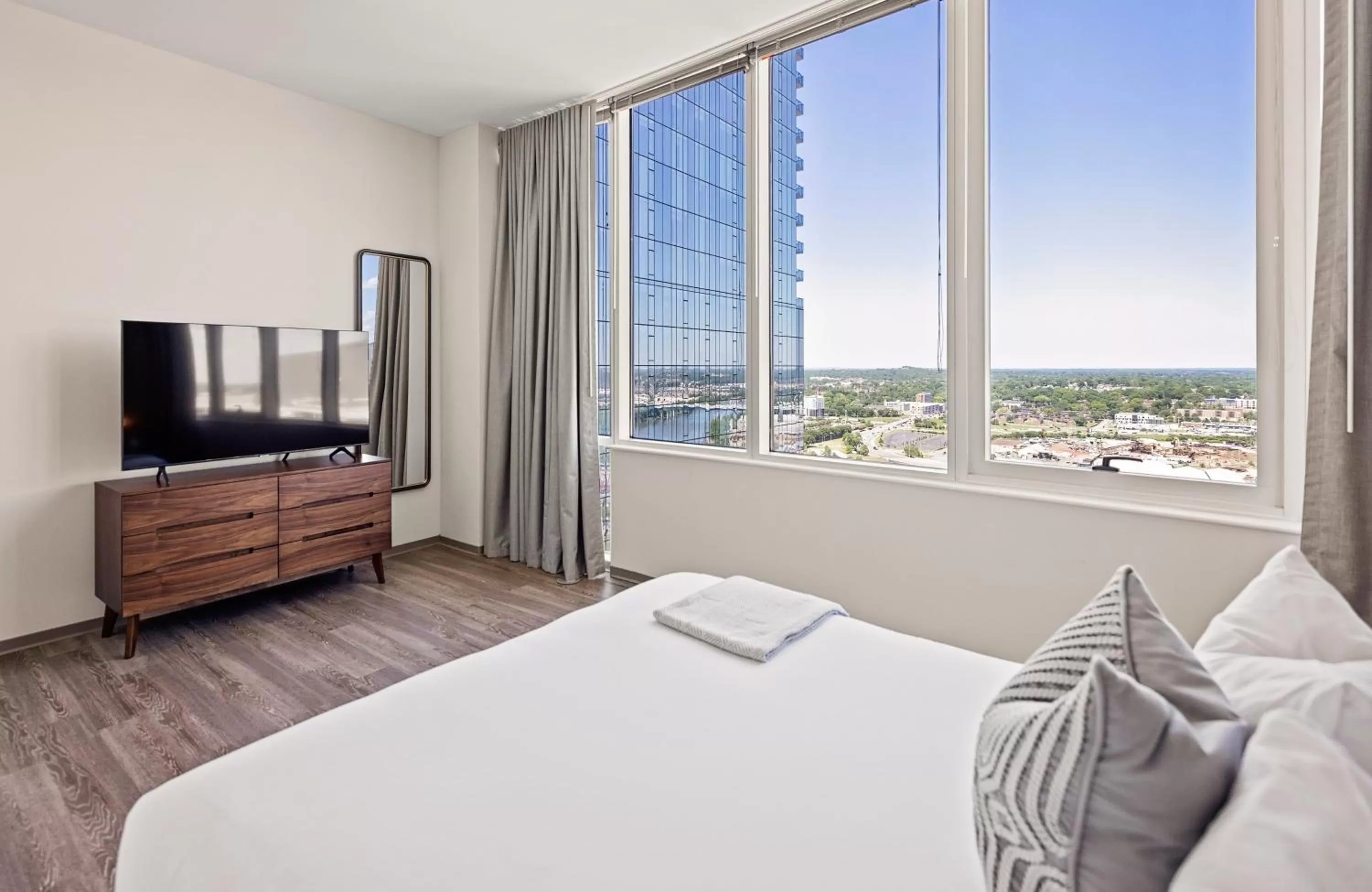 Bedroom, Bed in Placemakr Premier SoBro