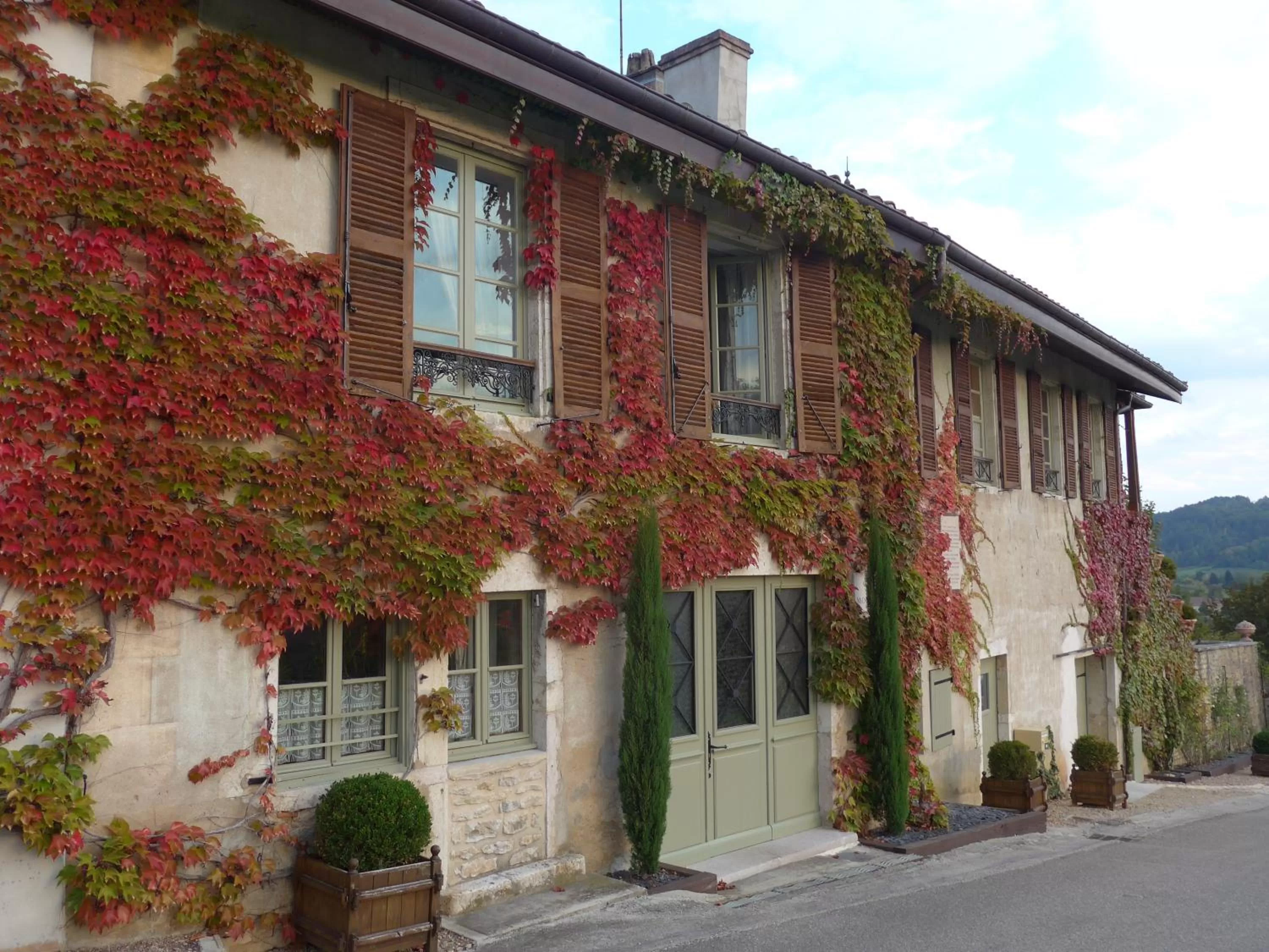 Property Building in Clos de Mont July, architecture XVIIIe au cœur de la nature