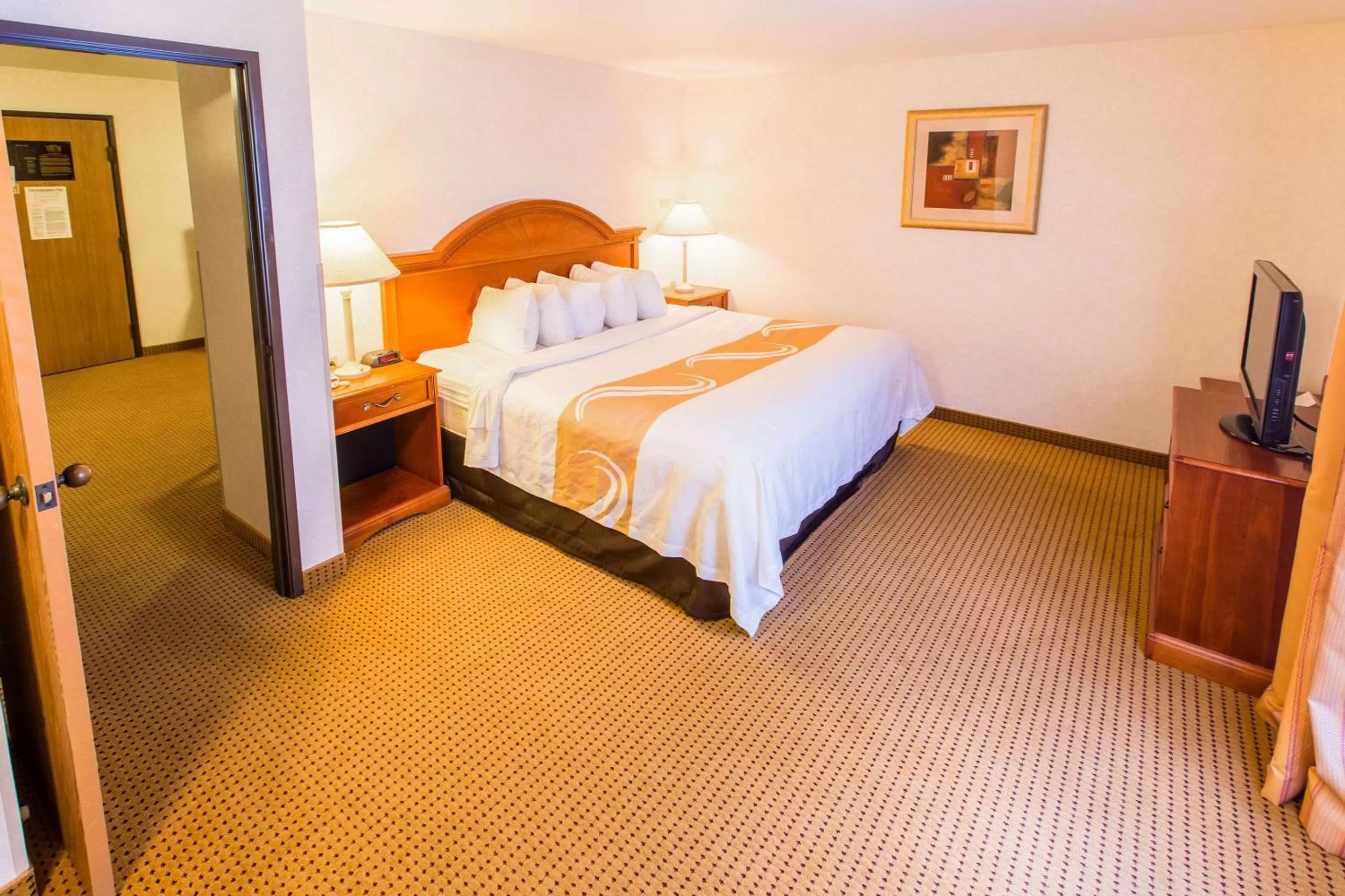 Photo of the whole room, Bed in Quality Inn & Suites University