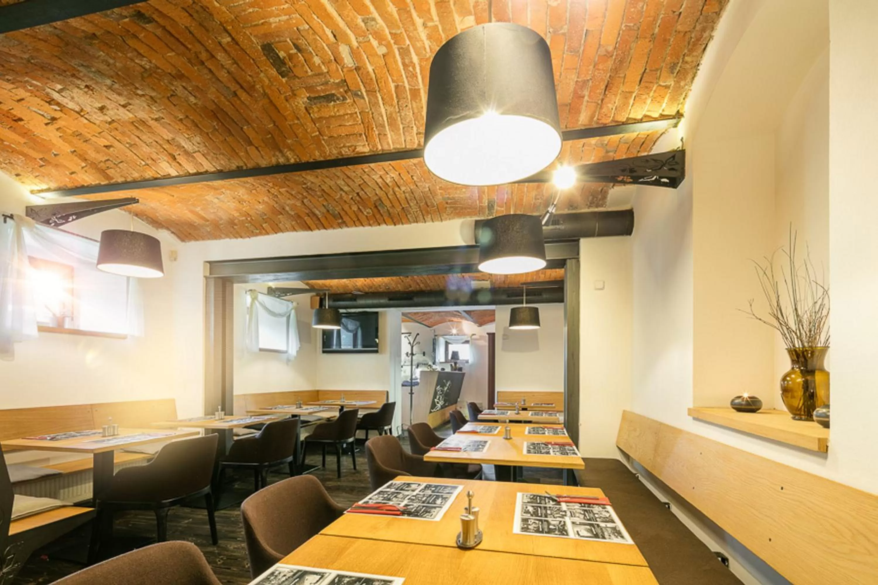 Restaurant/places to eat in Pytloun Self Check-in Hotel Liberec