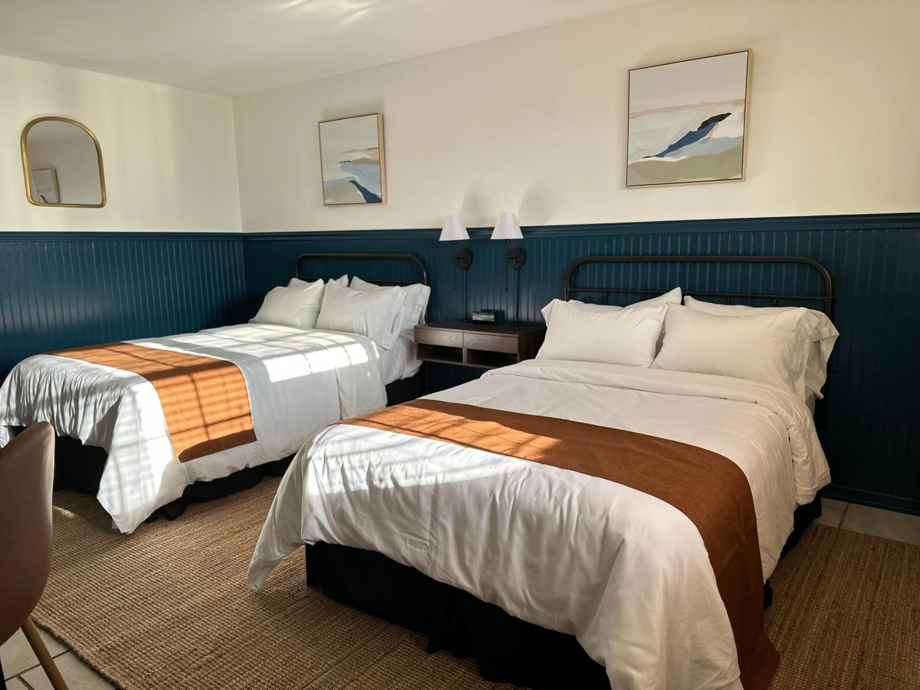 Bed in Budget Host East End Hotel in Riverhead