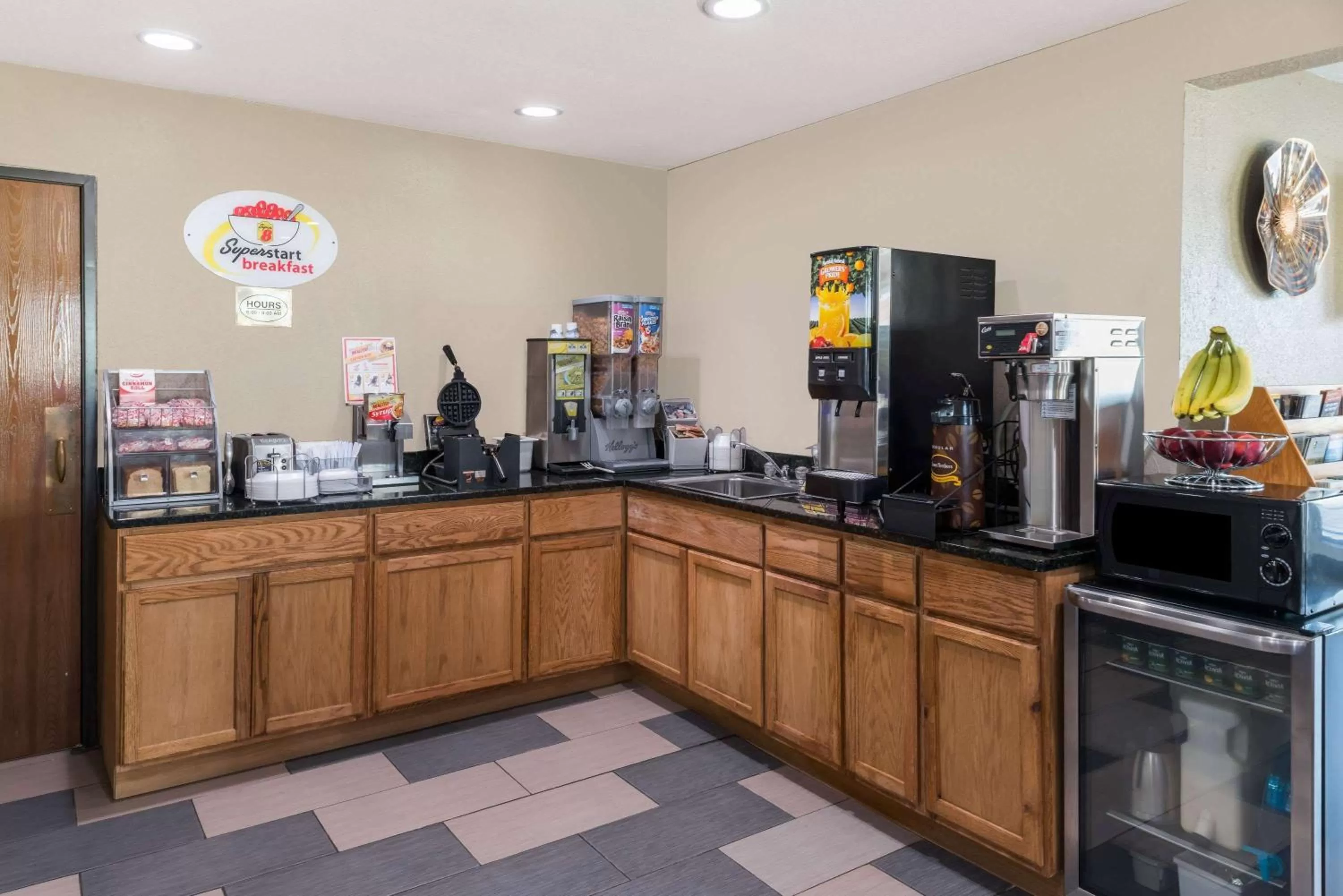 Restaurant/places to eat in Super 8 by Wyndham Okawville