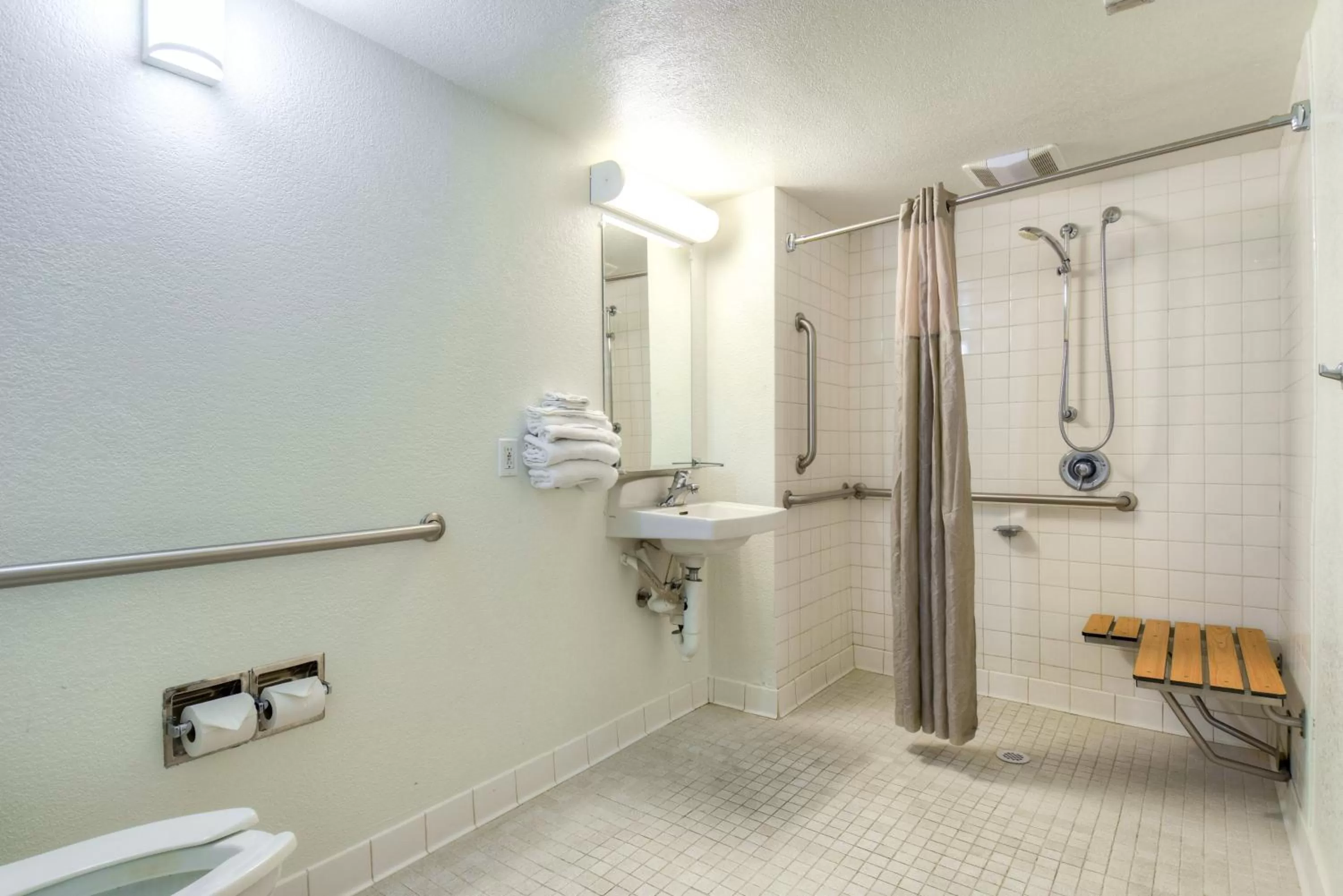Shower in Motel 6-Pomona, CA - Los Angeles