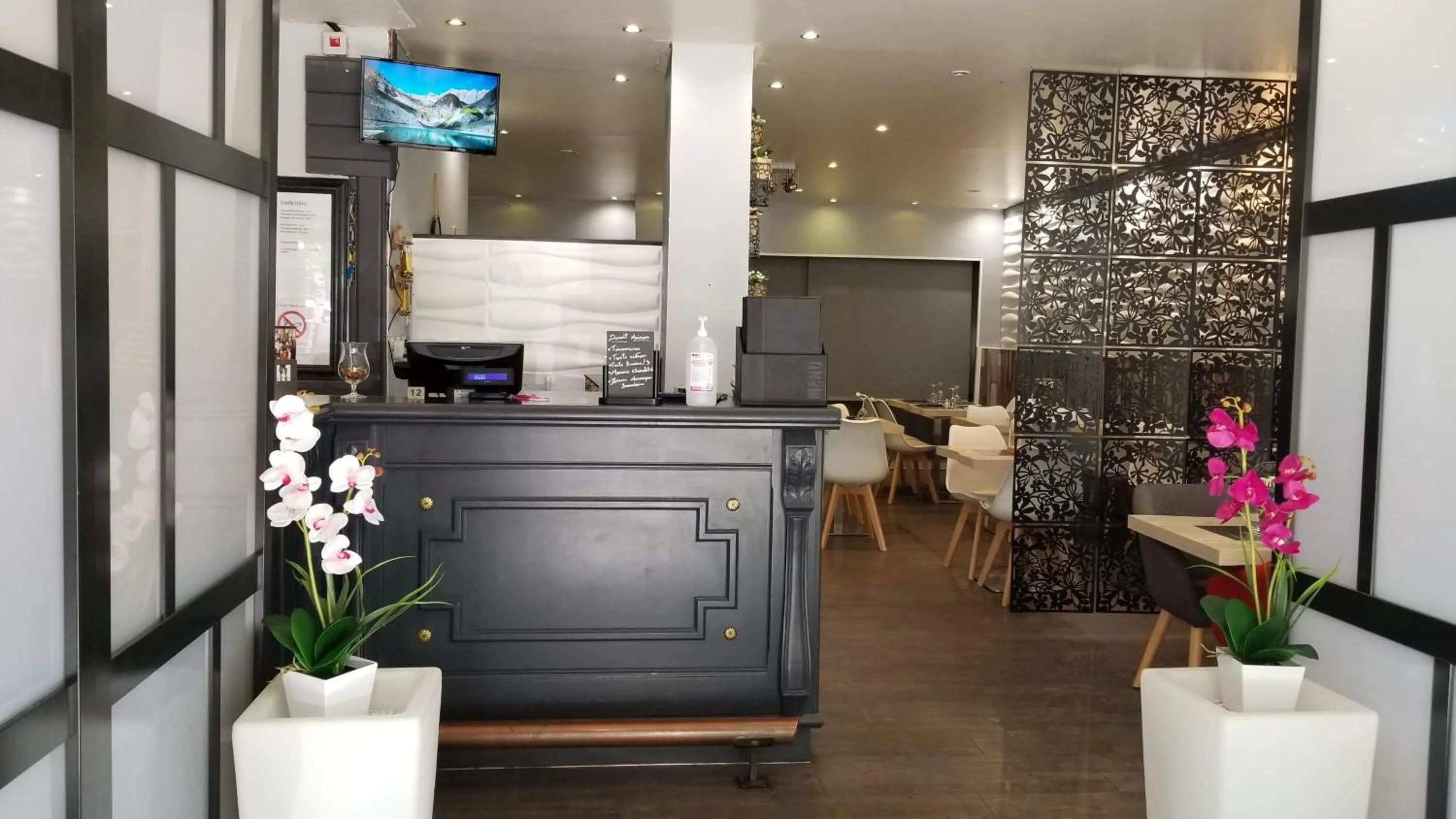 Property building in hotel de la gare