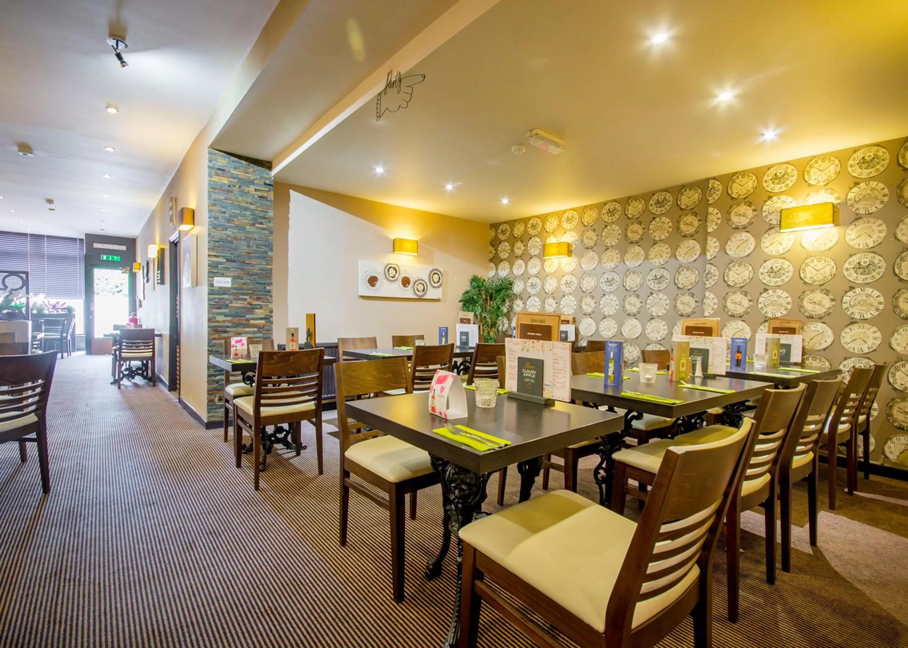 Restaurant/places to eat in Smiths Hotel